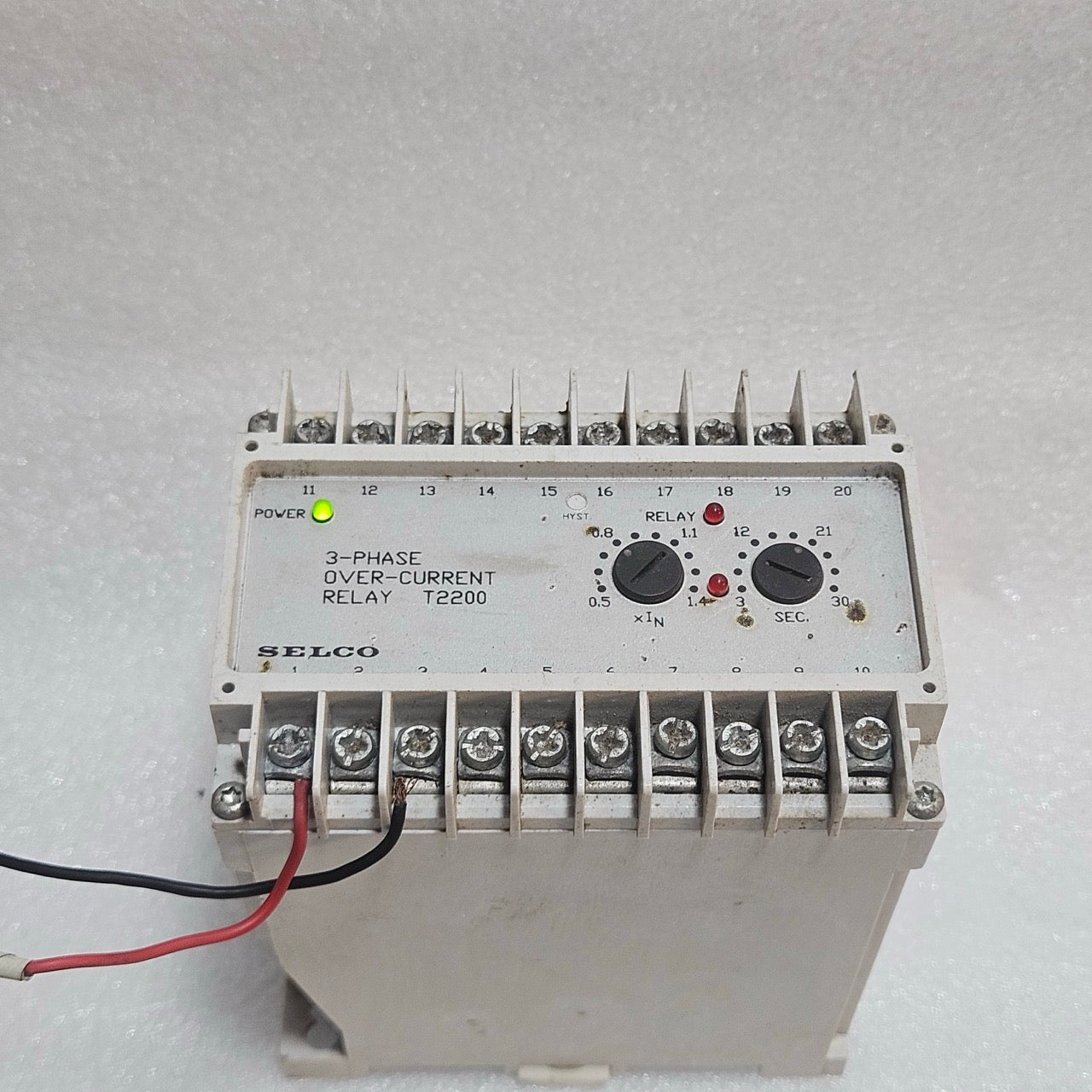 SELCO T2200-02 3-PHASE OVERCURRENT RELAY 400/450VAC 5A LATCHING PROTECTION RELAY