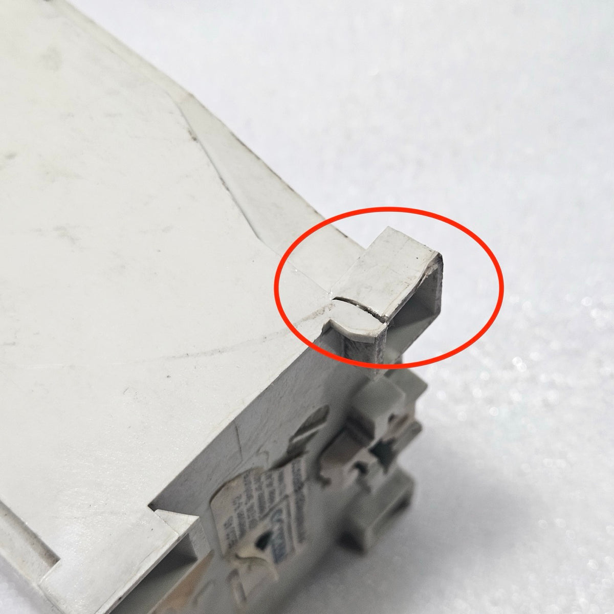 SELCO T3200-01 INSULATION MONITOR RELAY | 380–440V AC SUPPLY | DAMAGED ON BOTTOM