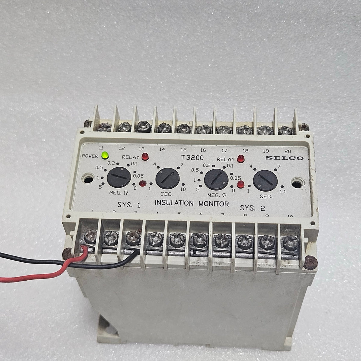 SELCO T3200-01 INSULATION MONITOR RELAY | 380–440V AC SUPPLY | DAMAGED ON BOTTOM
