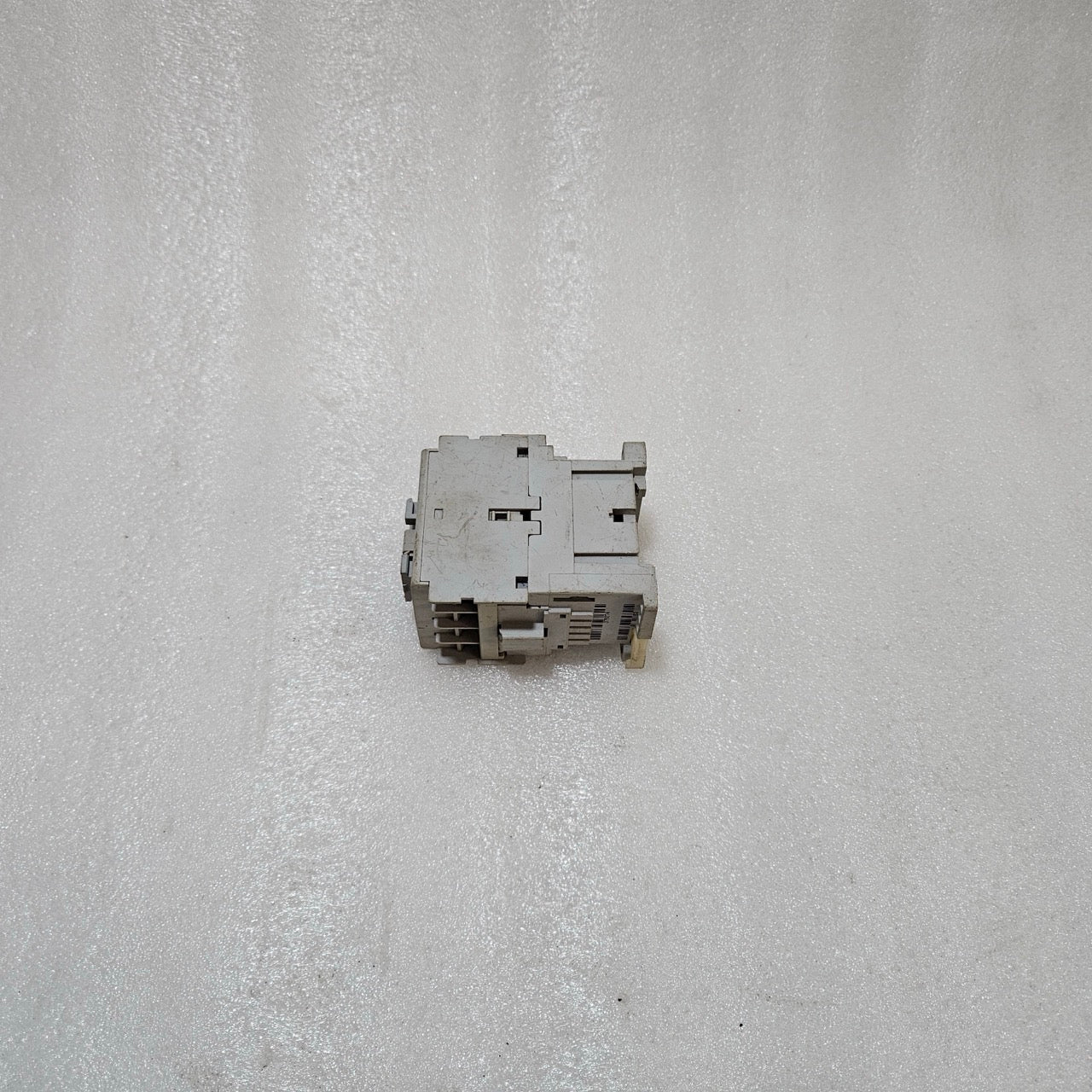 ALLEN-BRADLEY 100-C09*10 SERIES A CONTACTOR – 9A 3-POLE, 600V AC, 5KA SCCR, 230V