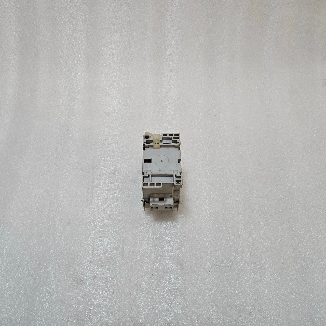 ALLEN-BRADLEY 100-C09*10 SERIES A CONTACTOR – 9A 3-POLE, 600V AC, 5KA SCCR, 230V