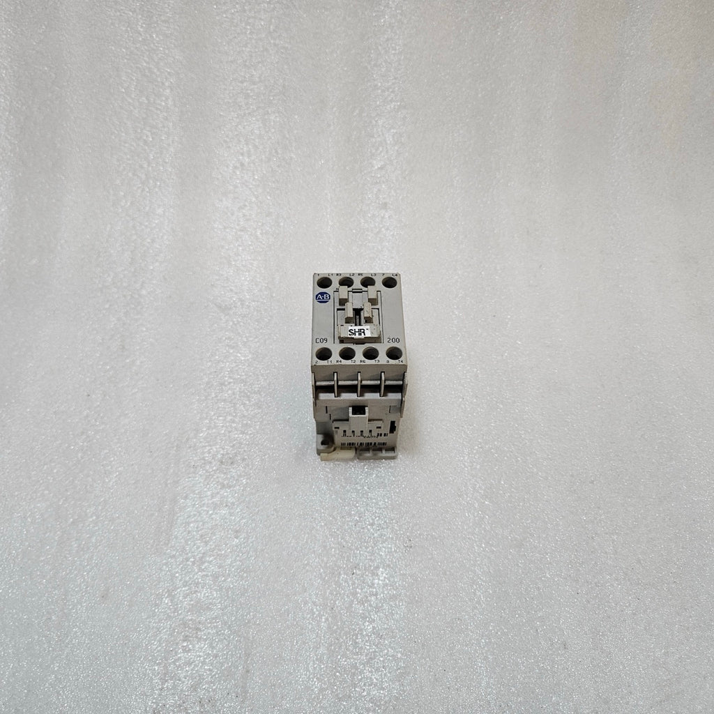 ALLEN-BRADLEY 100-C09*200 A CONTACTOR, 9A IEC MOTOR CONTACTOR, 110–120V AC COIL