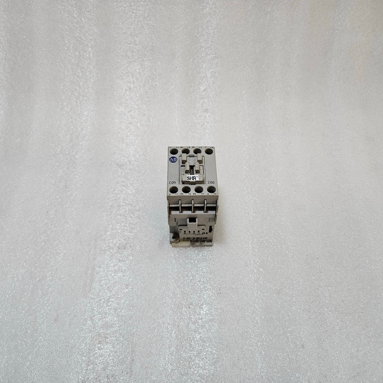 ALLEN-BRADLEY 100-C09*200 A CONTACTOR, 9A IEC MOTOR CONTACTOR, 110–120V AC COIL