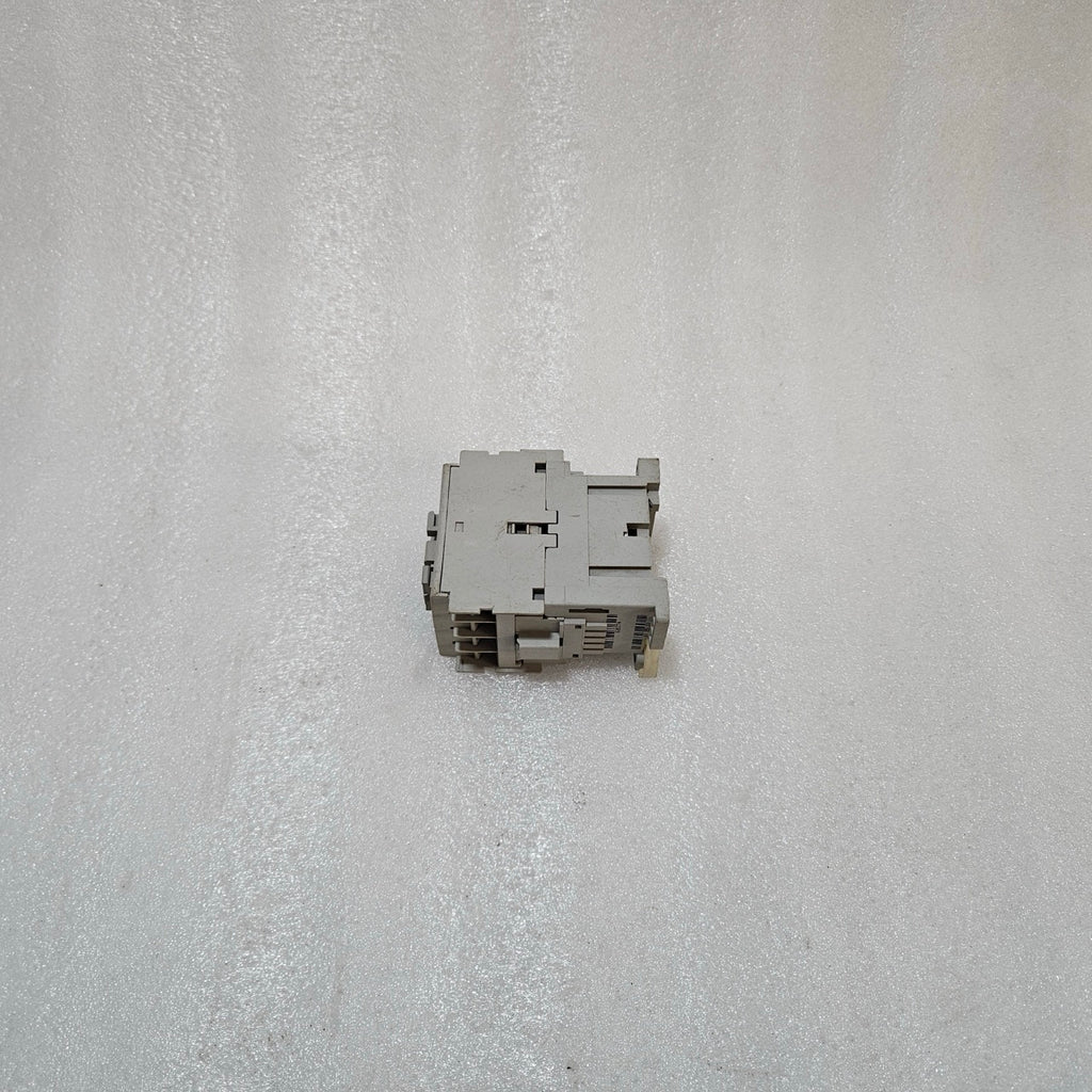 ALLEN-BRADLEY 100-C09*200 A CONTACTOR, 9A IEC MOTOR CONTACTOR, 110–120V AC COIL