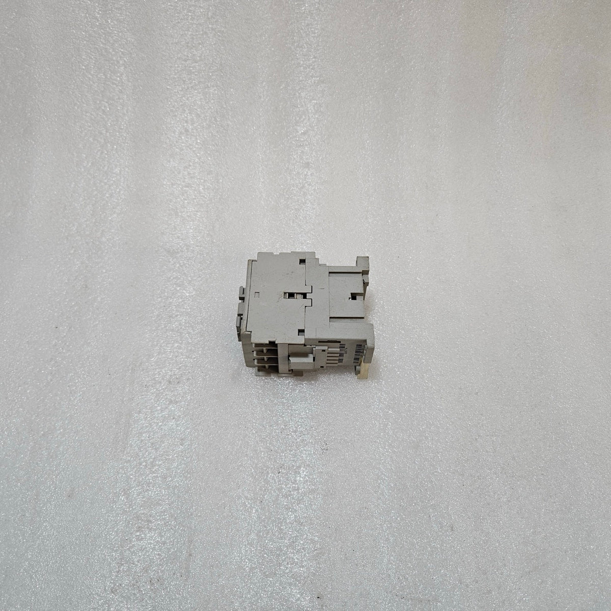 ALLEN-BRADLEY 100-C09*200 A CONTACTOR, 9A IEC MOTOR CONTACTOR, 110–120V AC COIL