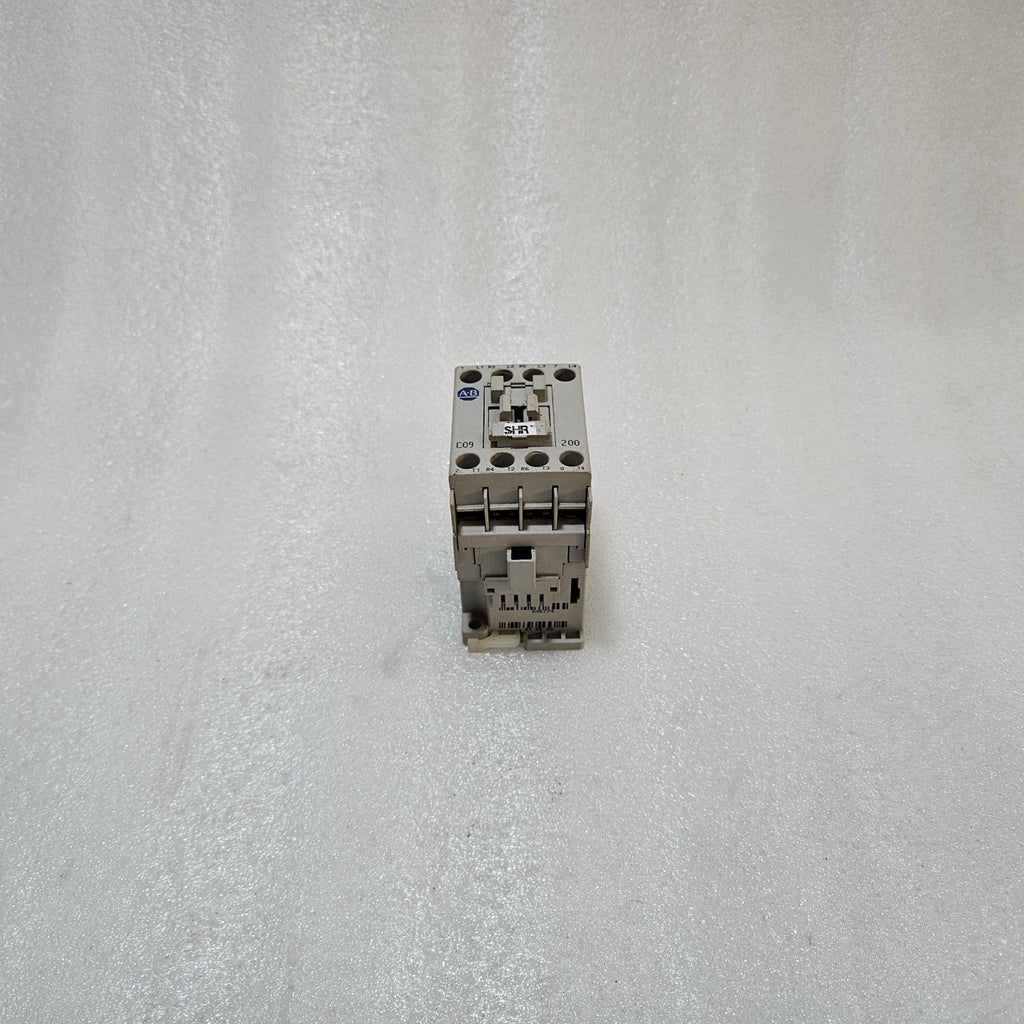ALLEN-BRADLEY 100-C09*200 A CONTACTOR, 9A IEC MOTOR CONTACTOR, 110–120V AC COIL