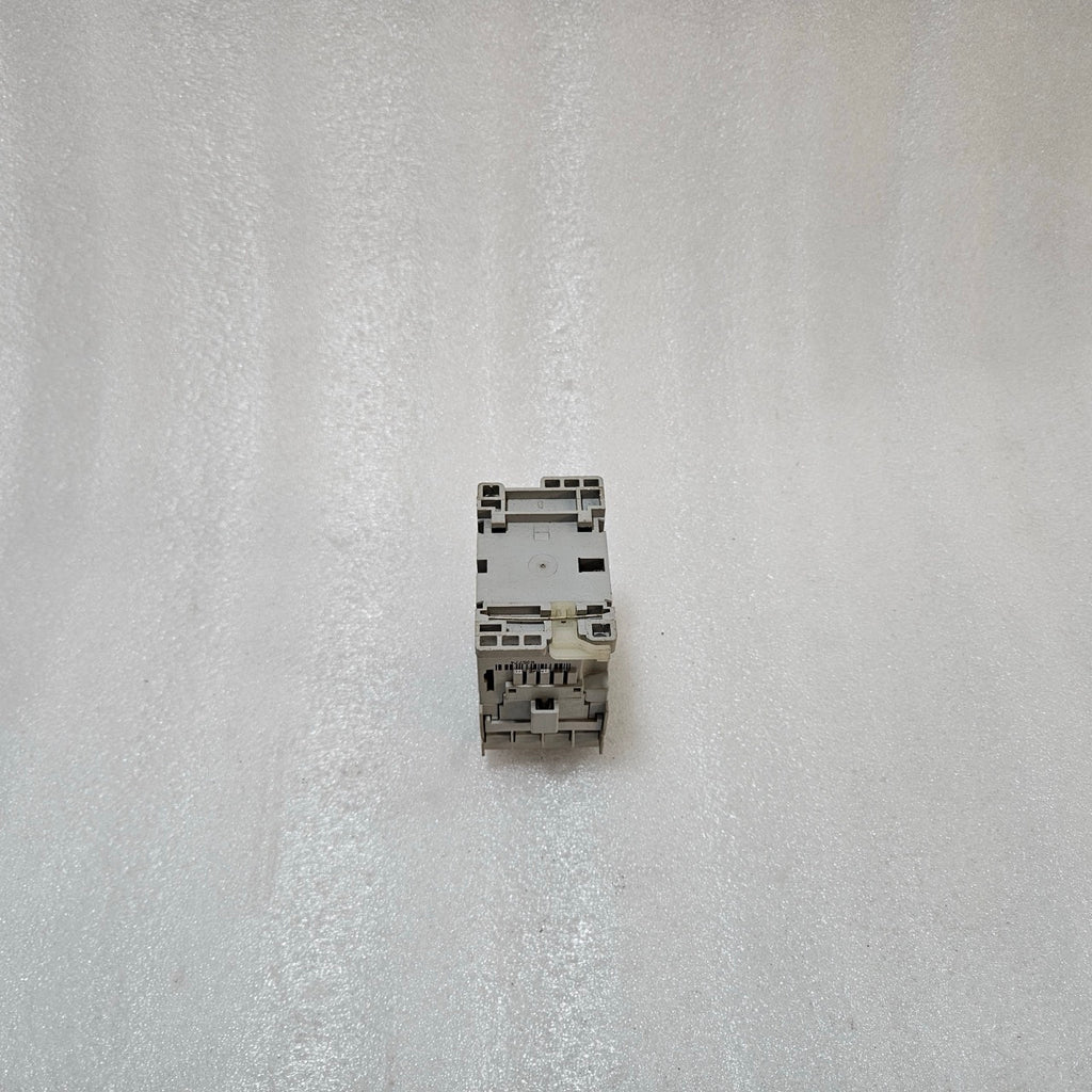 ALLEN-BRADLEY 100-C09*200 A CONTACTOR, 9A IEC MOTOR CONTACTOR, 110–120V AC COIL