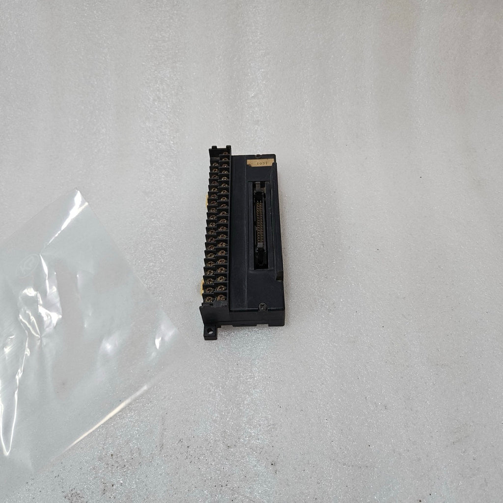 YOSHIDA ELECTRIC PS7D-40V4 INTERFACE MODULE / CONNECTOR UNIT 125V 1A INDUSTRIAL