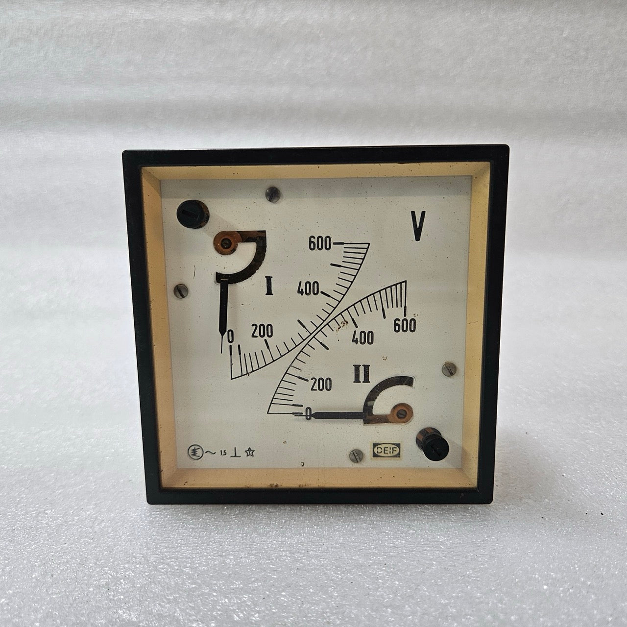 DEIF DUAL SCALE VOLTMETER PANEL METER 0–600V AC GENERATOR VOLTAGE INDICATOR PANE