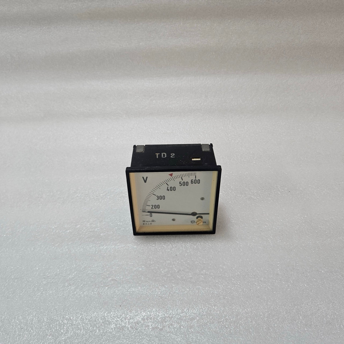 CELSA ANALOG VOLTMETER PANEL METER 0–600V AC