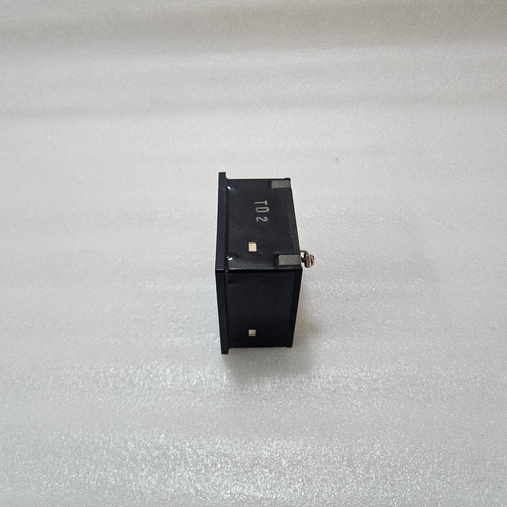 CELSA ANALOG VOLTMETER PANEL METER 0–600V AC