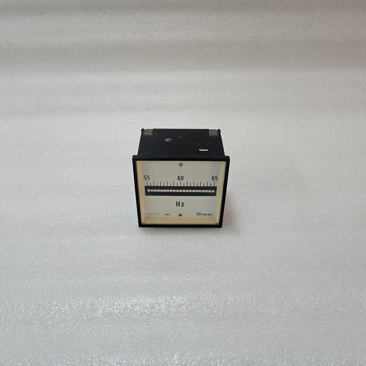 CELSA PANEL MOUNT FREQUENCY METER 55-65 HZ 440V ANALOG FREQUENCY INDICATOR