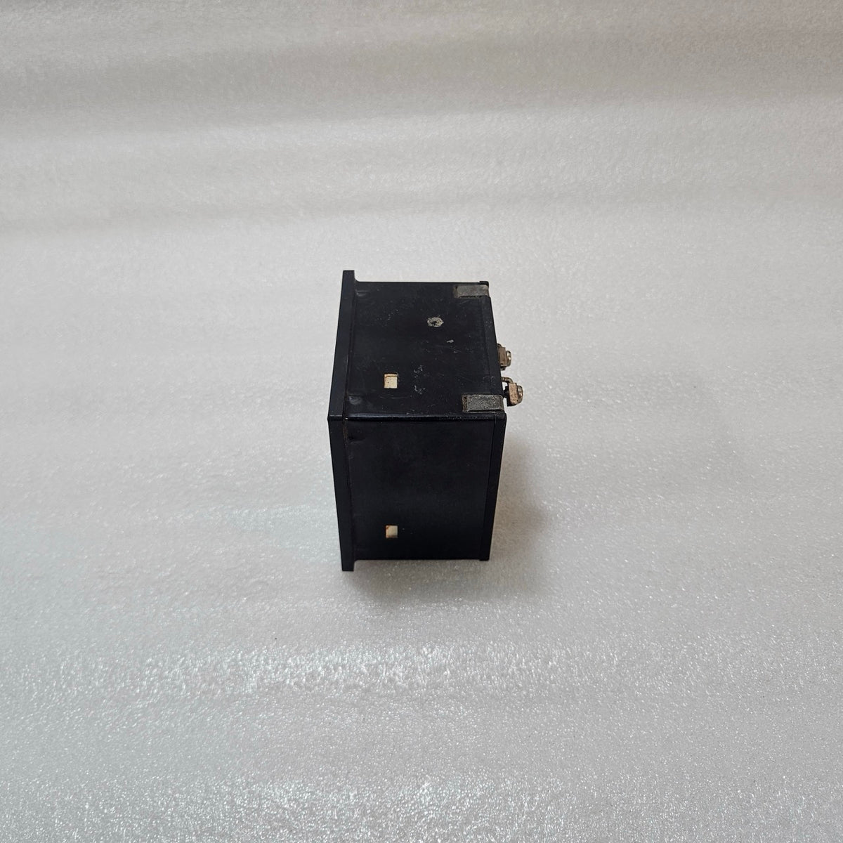 CELSA PANEL MOUNT FREQUENCY METER 55-65 HZ 440V ANALOG FREQUENCY INDICATOR
