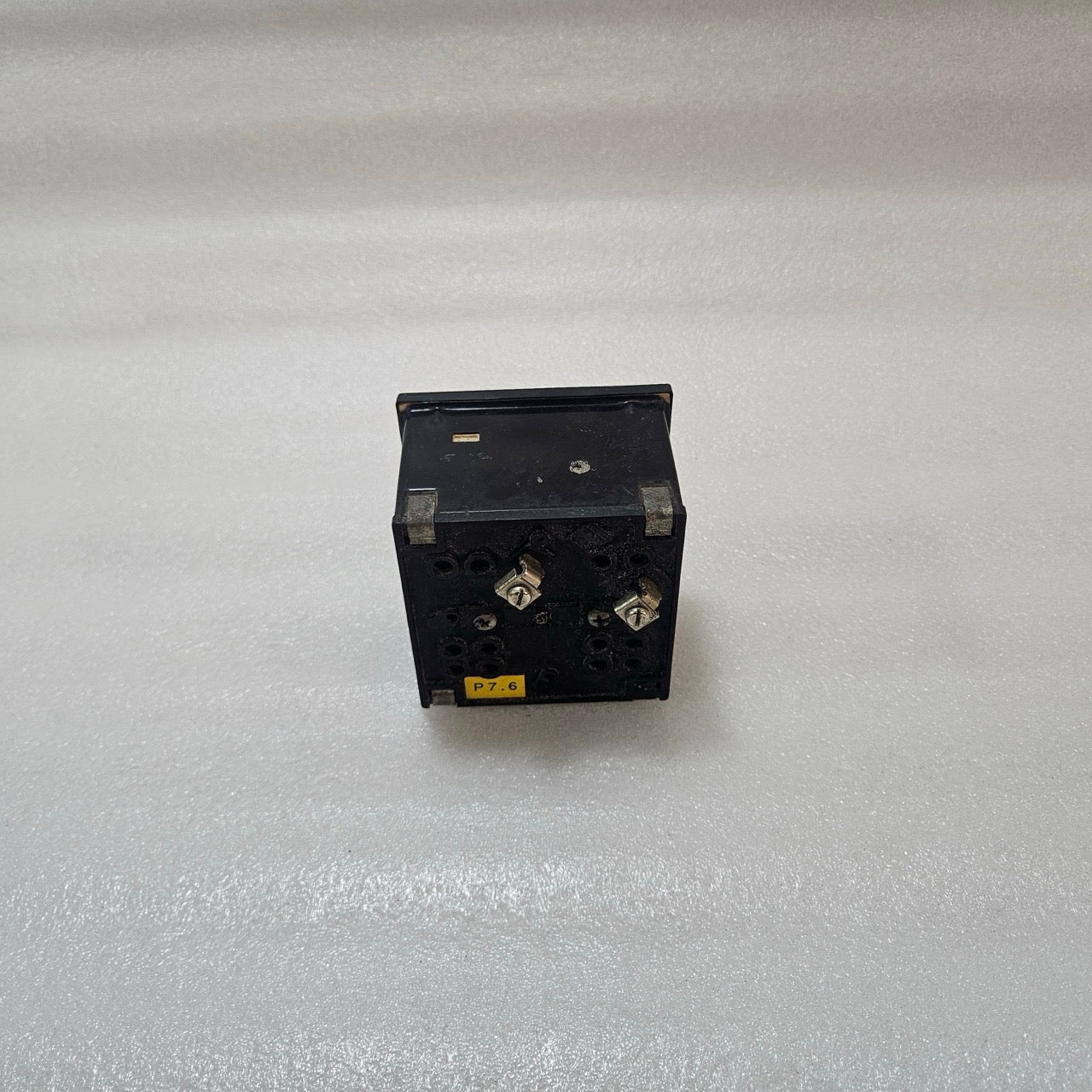 CELSA PANEL MOUNT FREQUENCY METER 55-65 HZ 440V ANALOG FREQUENCY INDICATOR