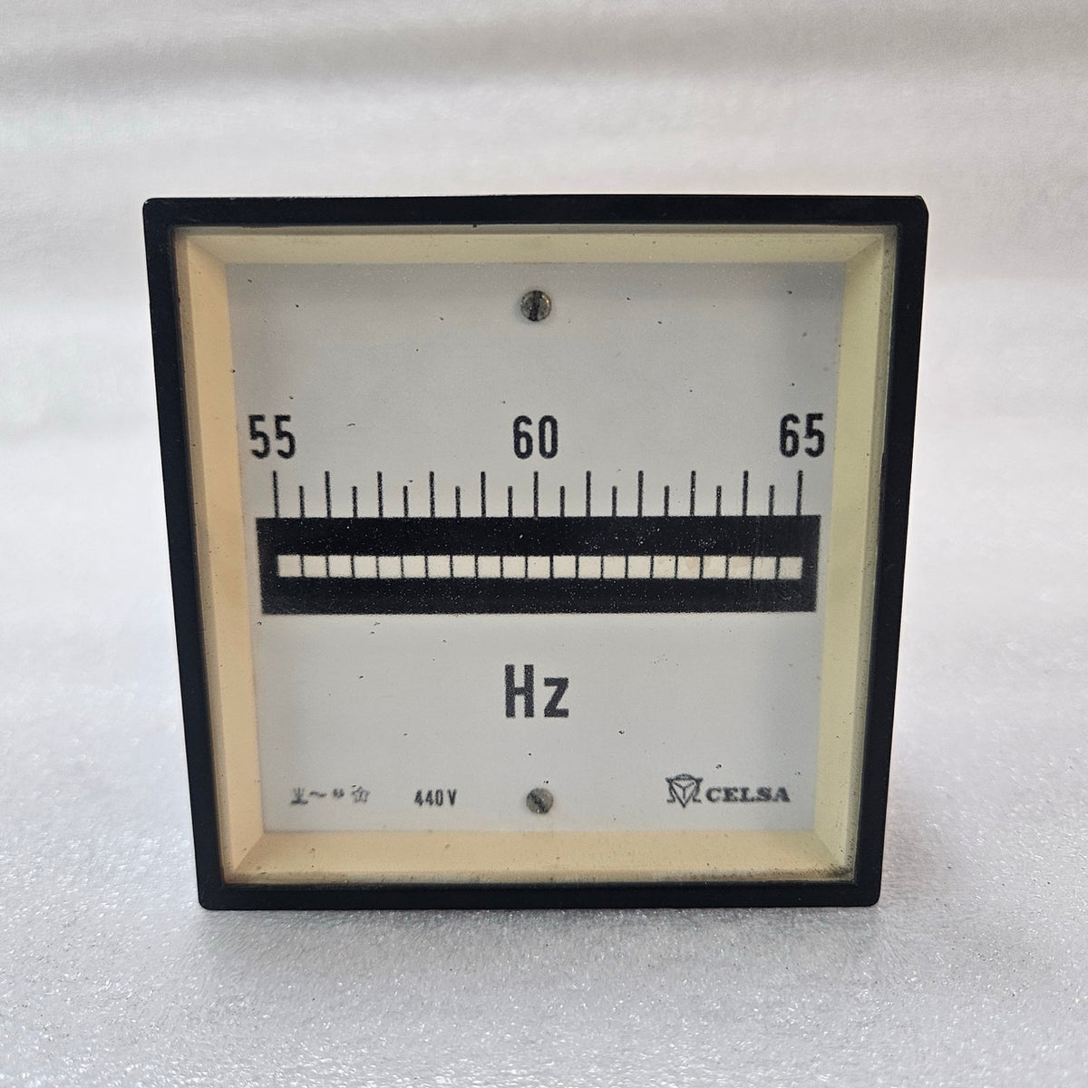 CELSA PANEL MOUNT FREQUENCY METER 55-65 HZ 440V ANALOG FREQUENCY INDICATOR