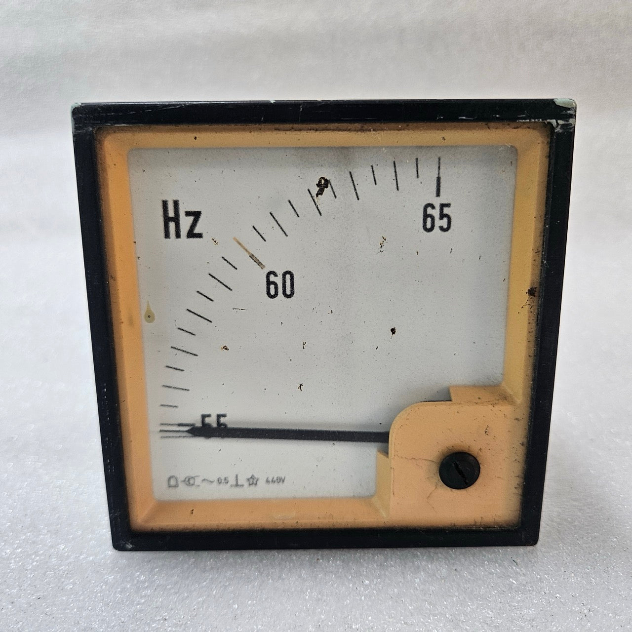 ELTROMA-TECHNIK ANALOG PANEL FREQUENCY METER 55–65 HZ 440V AC INDUSTRIAL PANEL