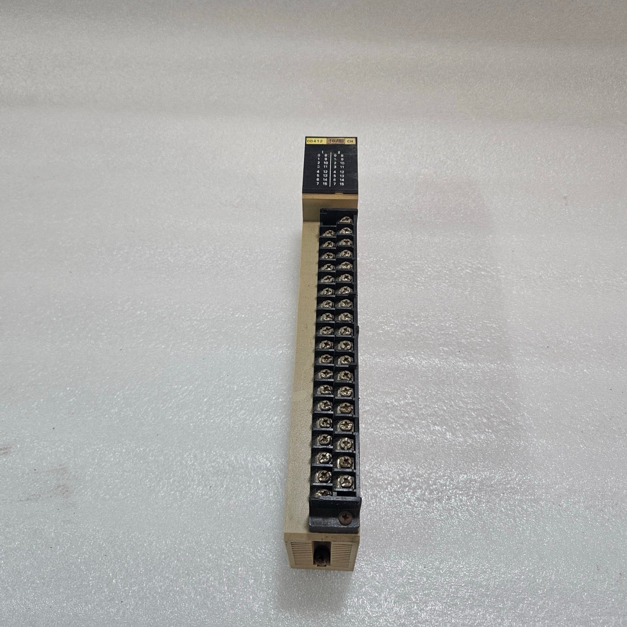 OMRON C500-OD412 (3G2A5-OD412) PLC DIGITAL OUTPUT UNIT 24VDC 16-POINT OUTPUT MOD
