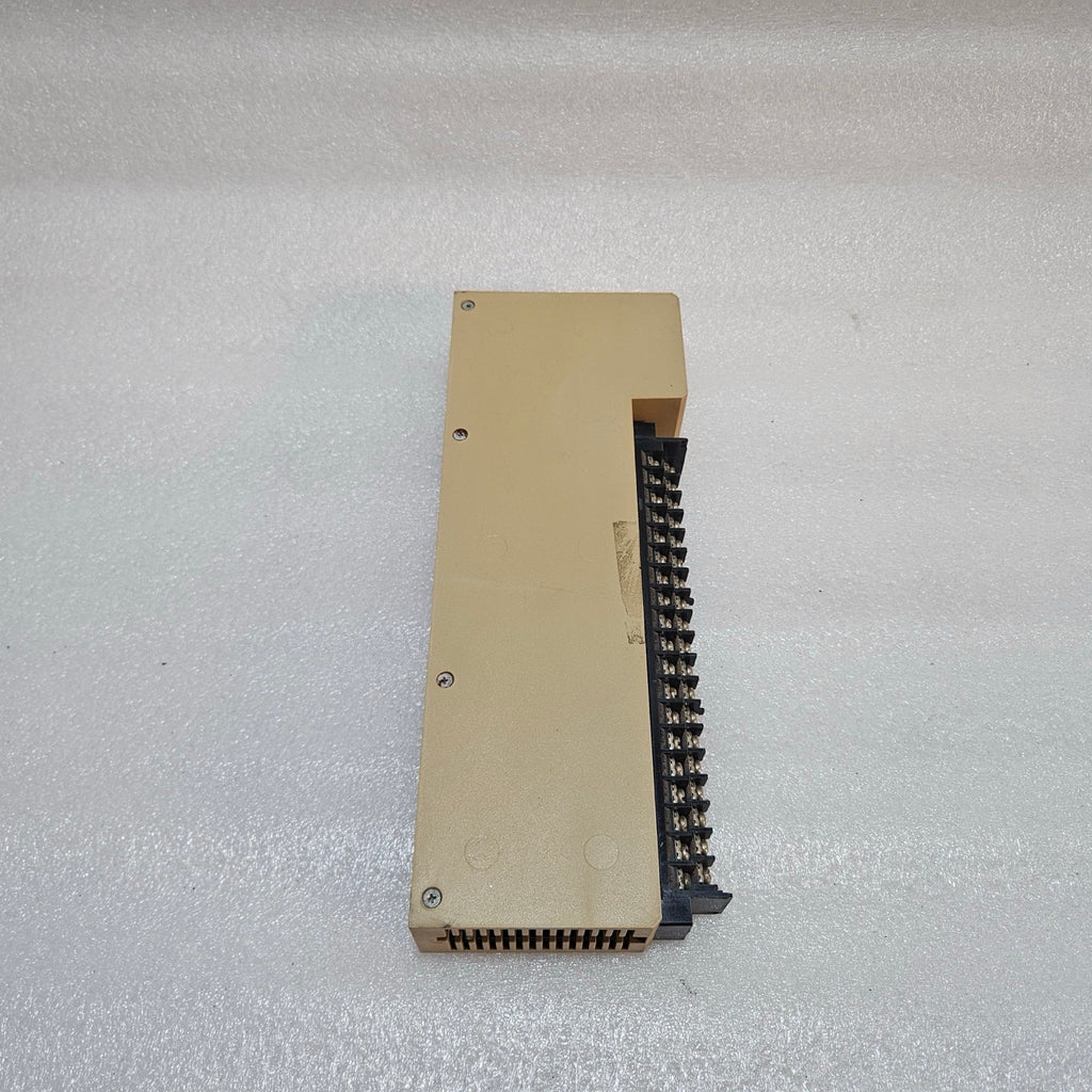 OMRON C500-ID218 (3G2A5-ID218) PLC DIGITAL INPUT UNIT 24VDC 16-POINT INPUT MODUL