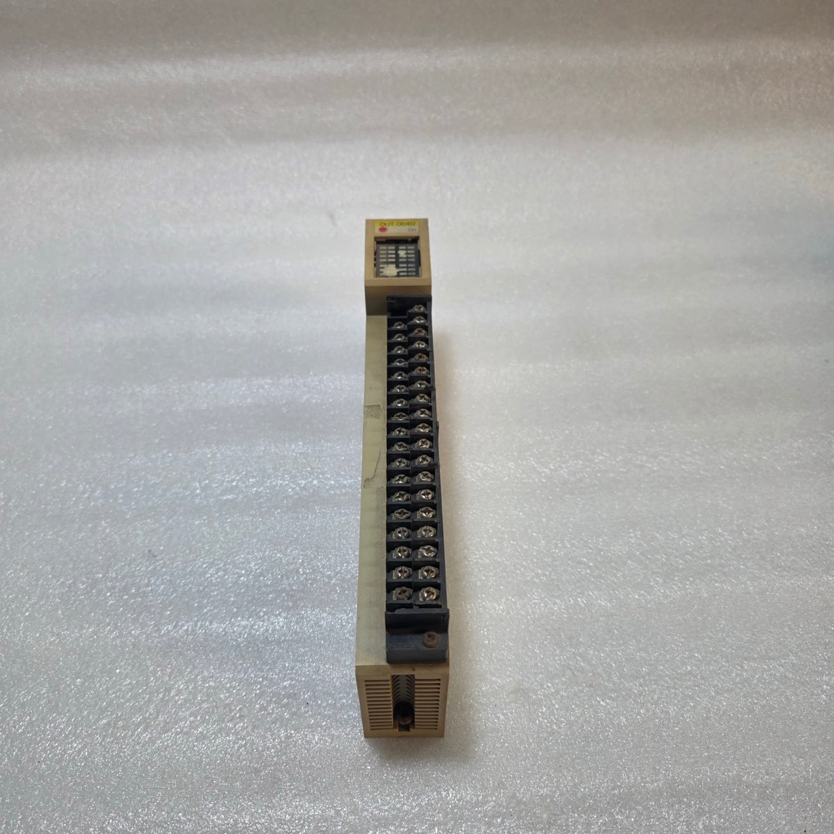 OMRON C500-OD412 PLC OUTPUT UNIT 24VDC 362A5-OD412 DISPLAY PART MISSING LOT OF 2