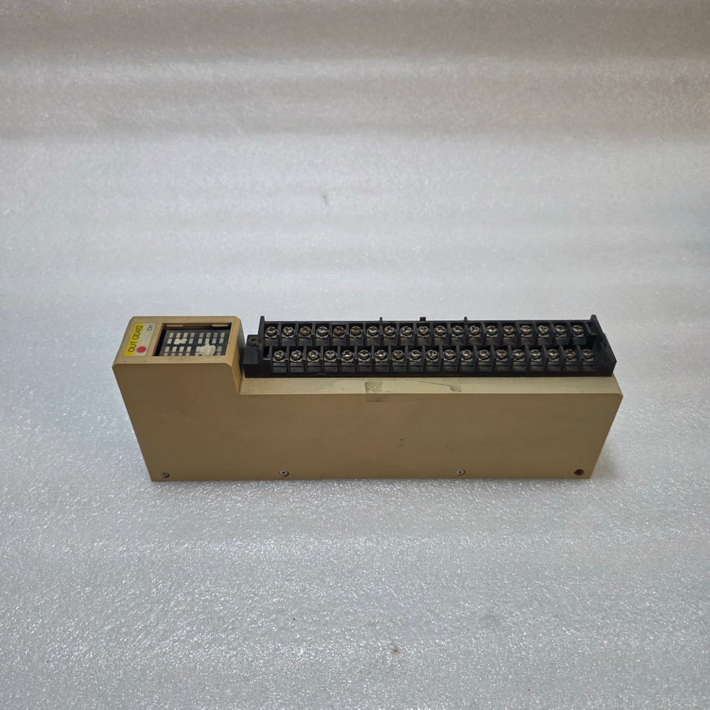 OMRON C500-OD412 PLC OUTPUT UNIT 24VDC 362A5-OD412 DISPLAY PART MISSING LOT OF 2