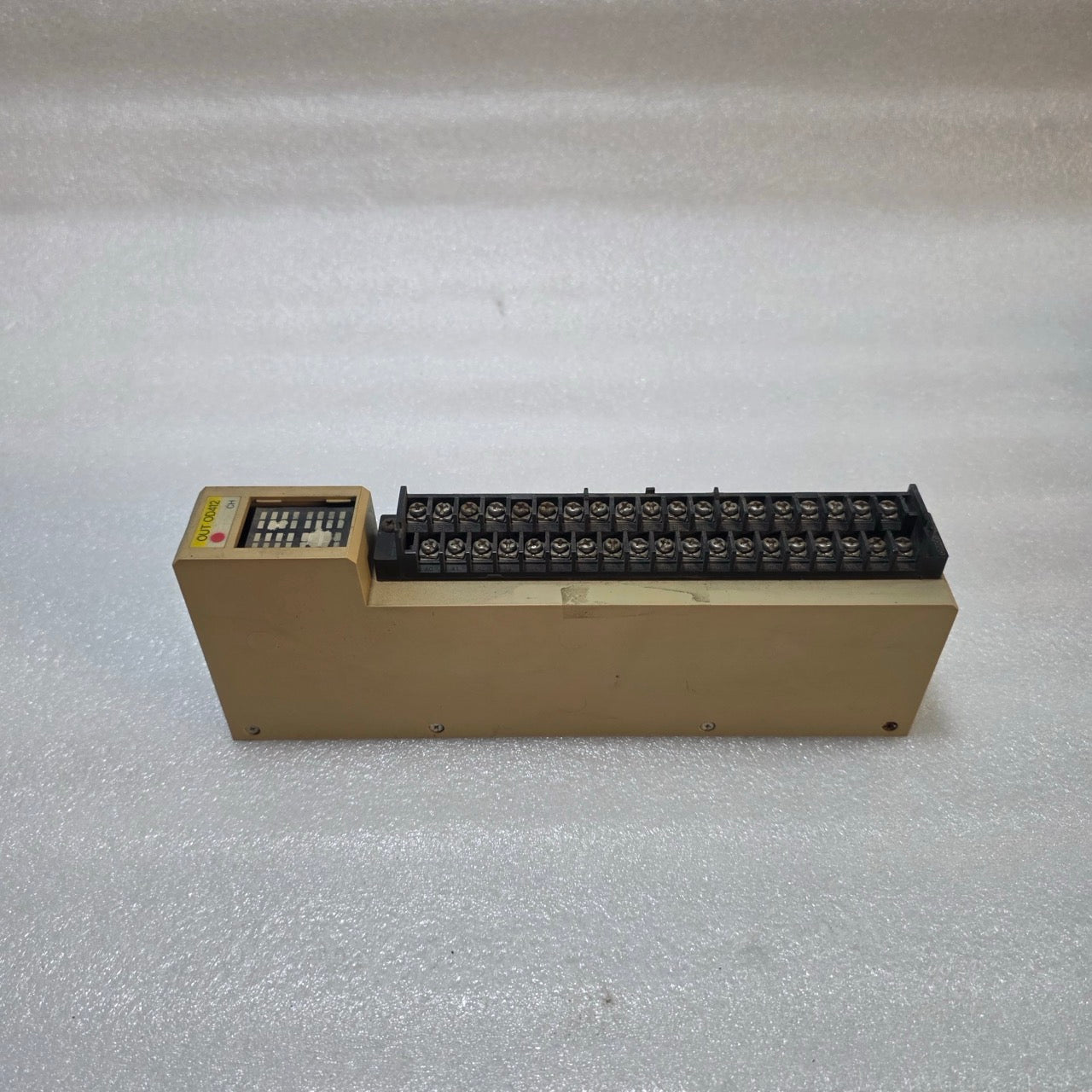 OMRON C500-OD412 PLC OUTPUT UNIT 24VDC 362A5-OD412 DISPLAY PART MISSING LOT OF 2