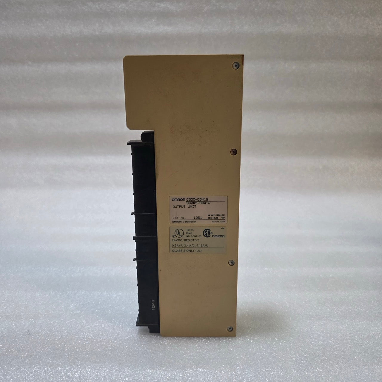 OMRON C500-OD412 PLC OUTPUT UNIT 24VDC 362A5-OD412 DISPLAY PART MISSING LOT OF 2