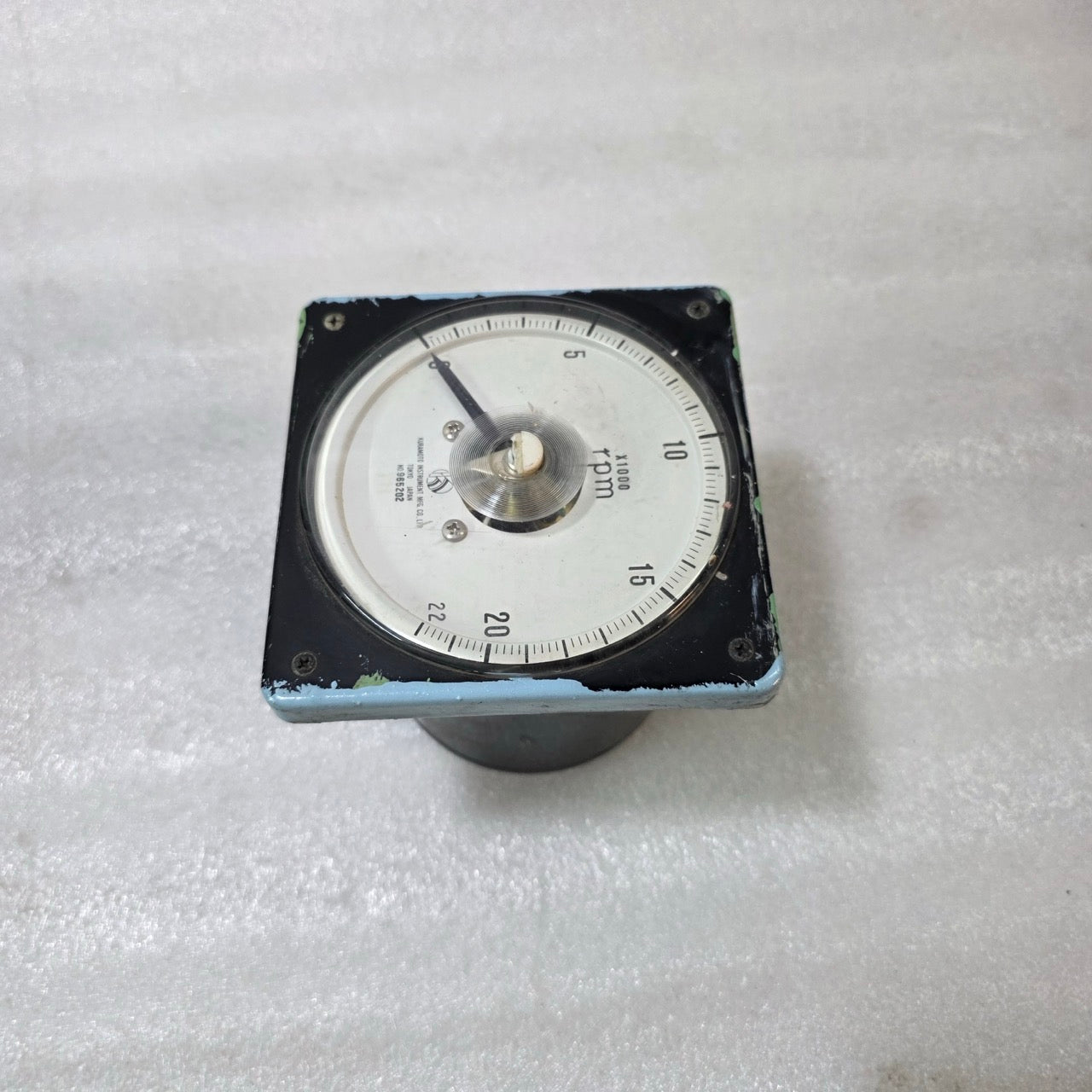 KURAMOTO INSTRUMENT MFG. CO. LTD. ANALOG RPM METER (0–22 X1000 RPM) PANEL MOUNT