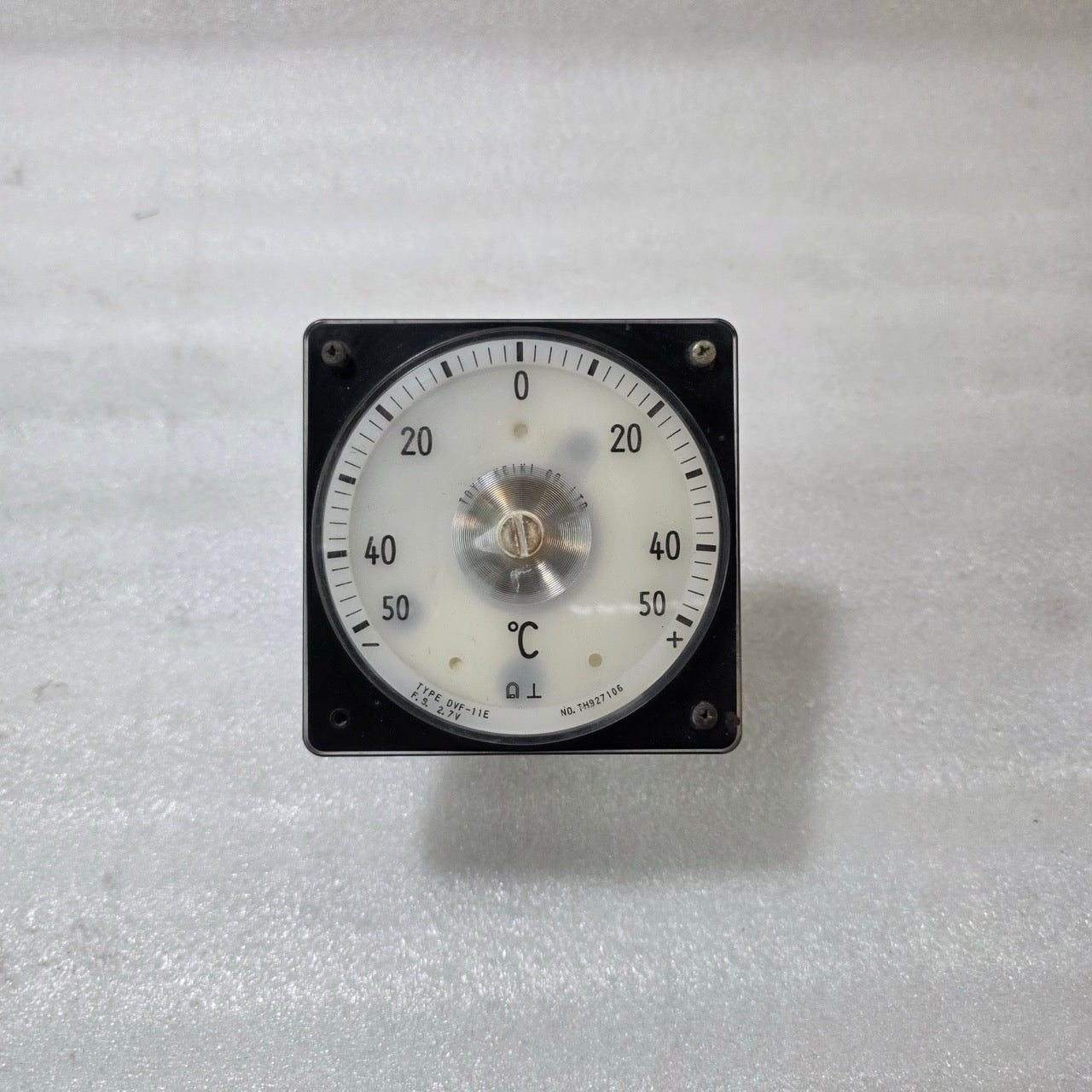 TOYO KEIKI DVF-11E ANALOG TEMPERATURE GAUGE 0–50°C PANEL METER | F.S. 2.7V