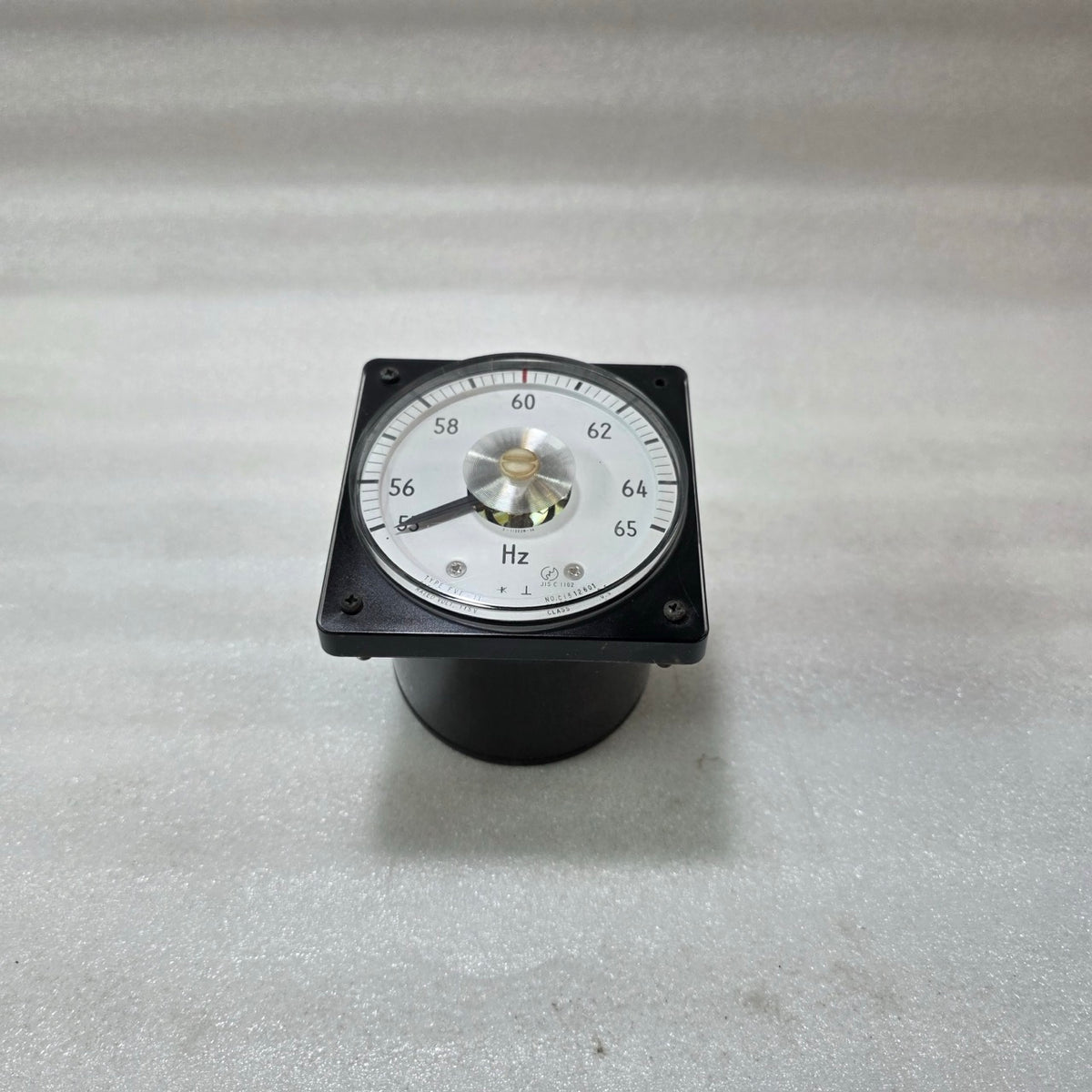 TOYO KEIKI FVF-11 FREQUENCY METER 55–65 HZ ANALOG PANEL METER | RATED 115V
