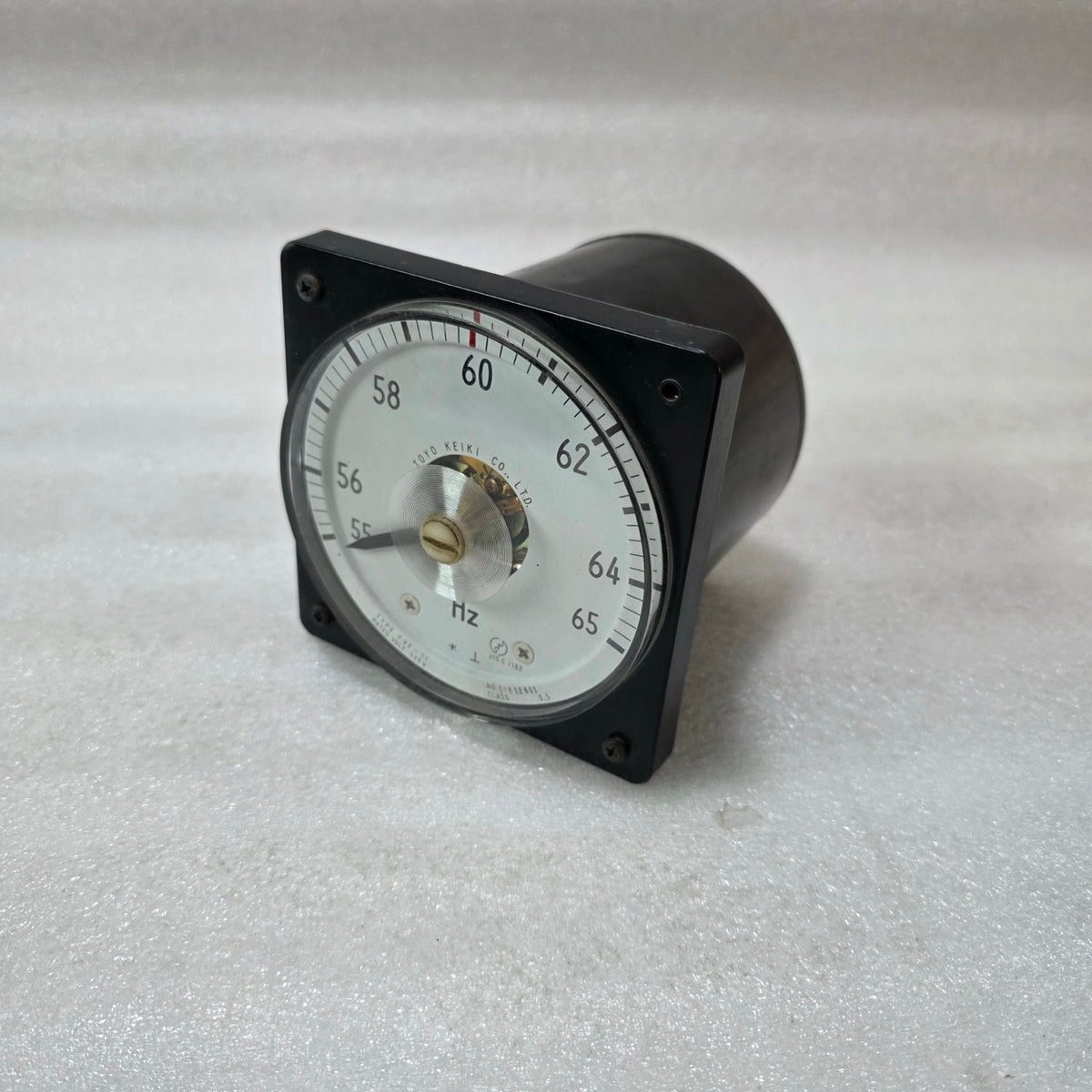 TOYO KEIKI FVF-11 FREQUENCY METER 55–65 HZ ANALOG PANEL METER | RATED 115V