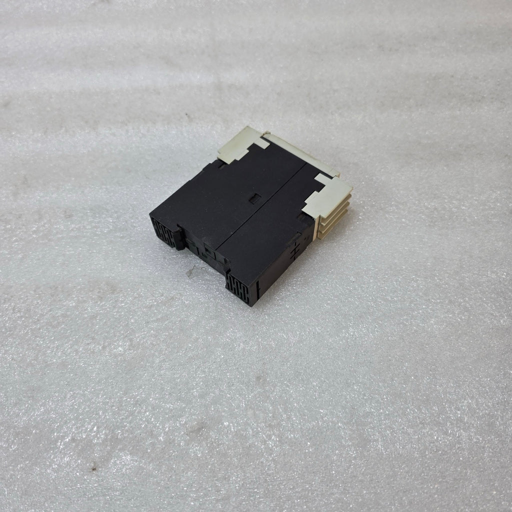 SIEMENS SIRIUS 3RP1513-1AP30 TIME RELAY ON-DELAY