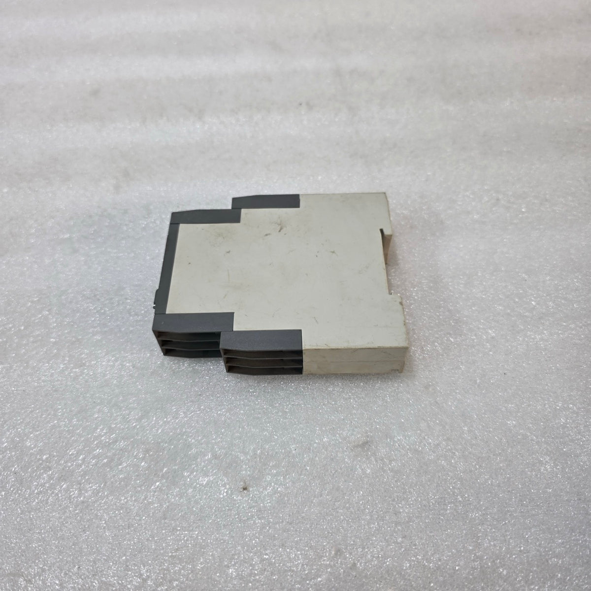 ABB CM-EFS.2S OVER & UNDER VOLTAGE MONITORING RELAY 1SVR730750R0400