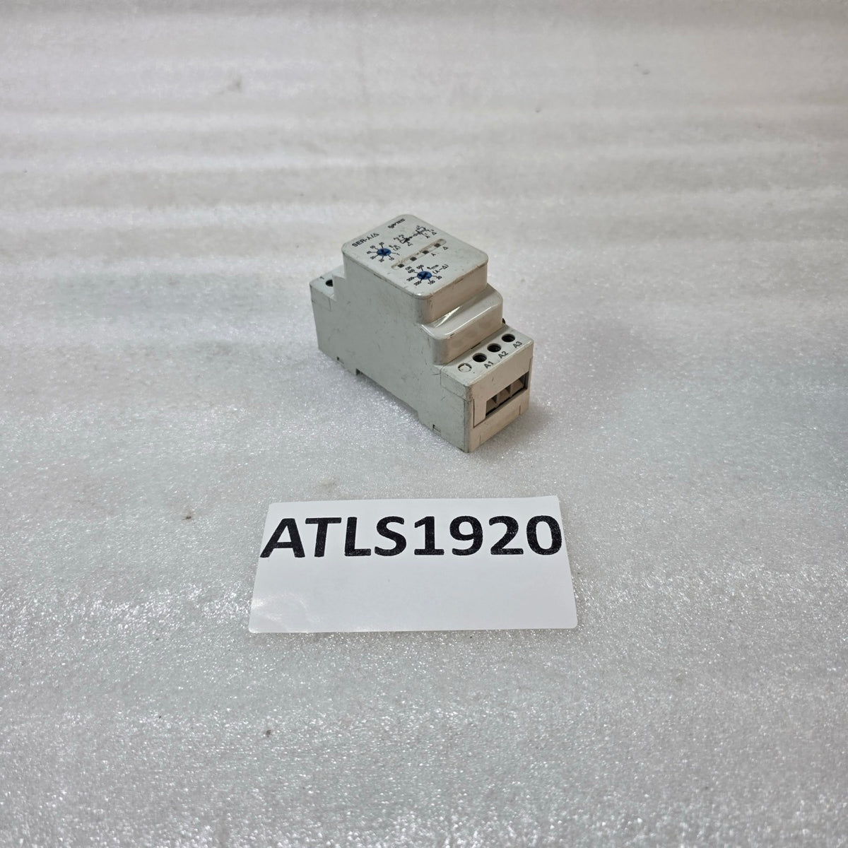 ENTES SER-Y/Δ Y2722 REV.1 STAR-DELTA TIMER RELAY 220–230VAC / 24VAC-DC, 2NO, 5A