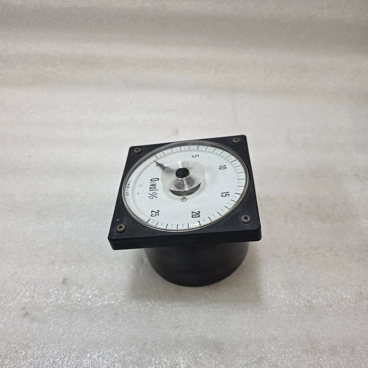 TSURUGA ELECTRIC TMW-4B O₂ ANALYZER METER 0–25% OXYGEN PANEL MOUNT 4–20MA