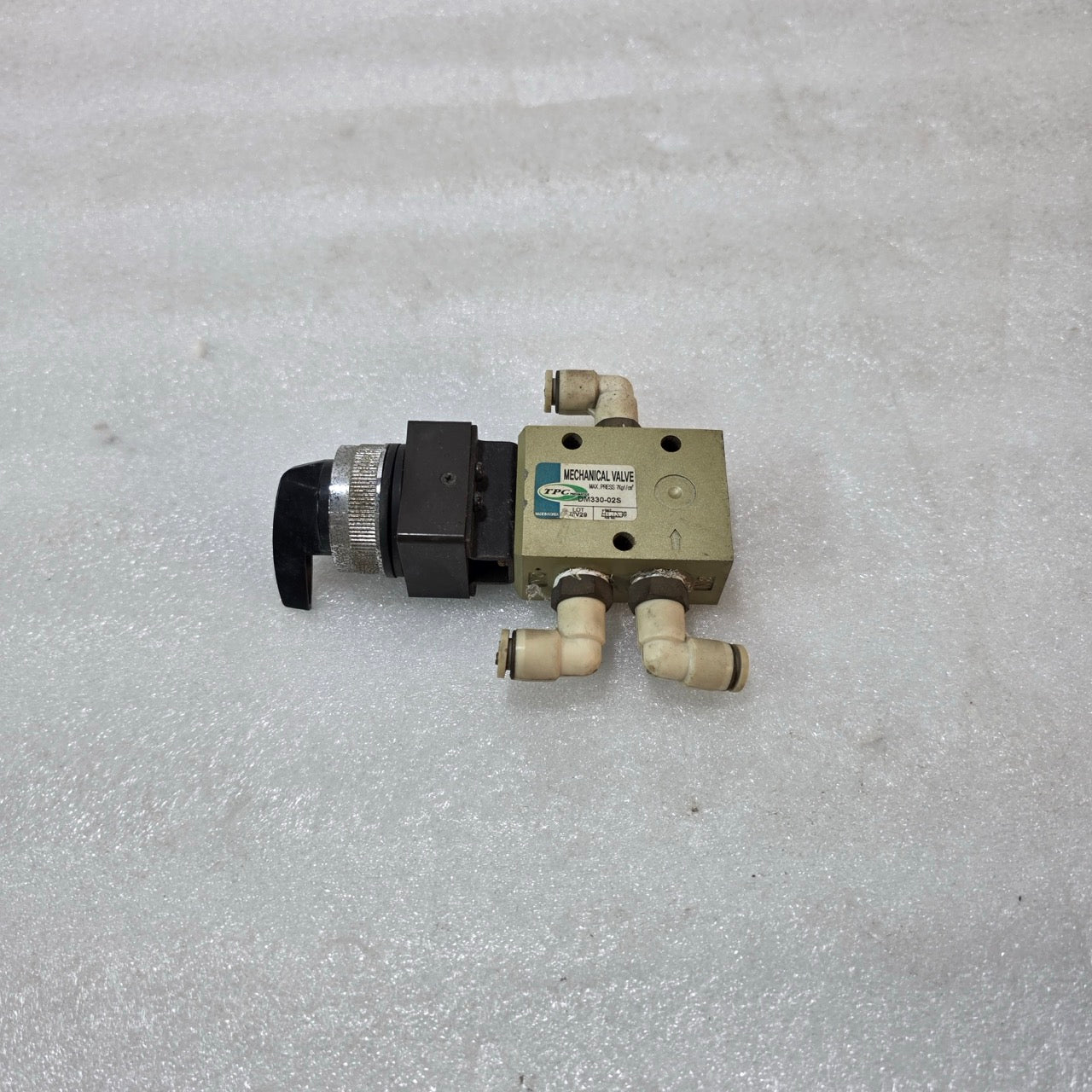 TPC DM330-02S MECHANICAL VALVE PNEUMATIC DIRECTIONAL CONTROL VALVE MAX 7 KG/CM²