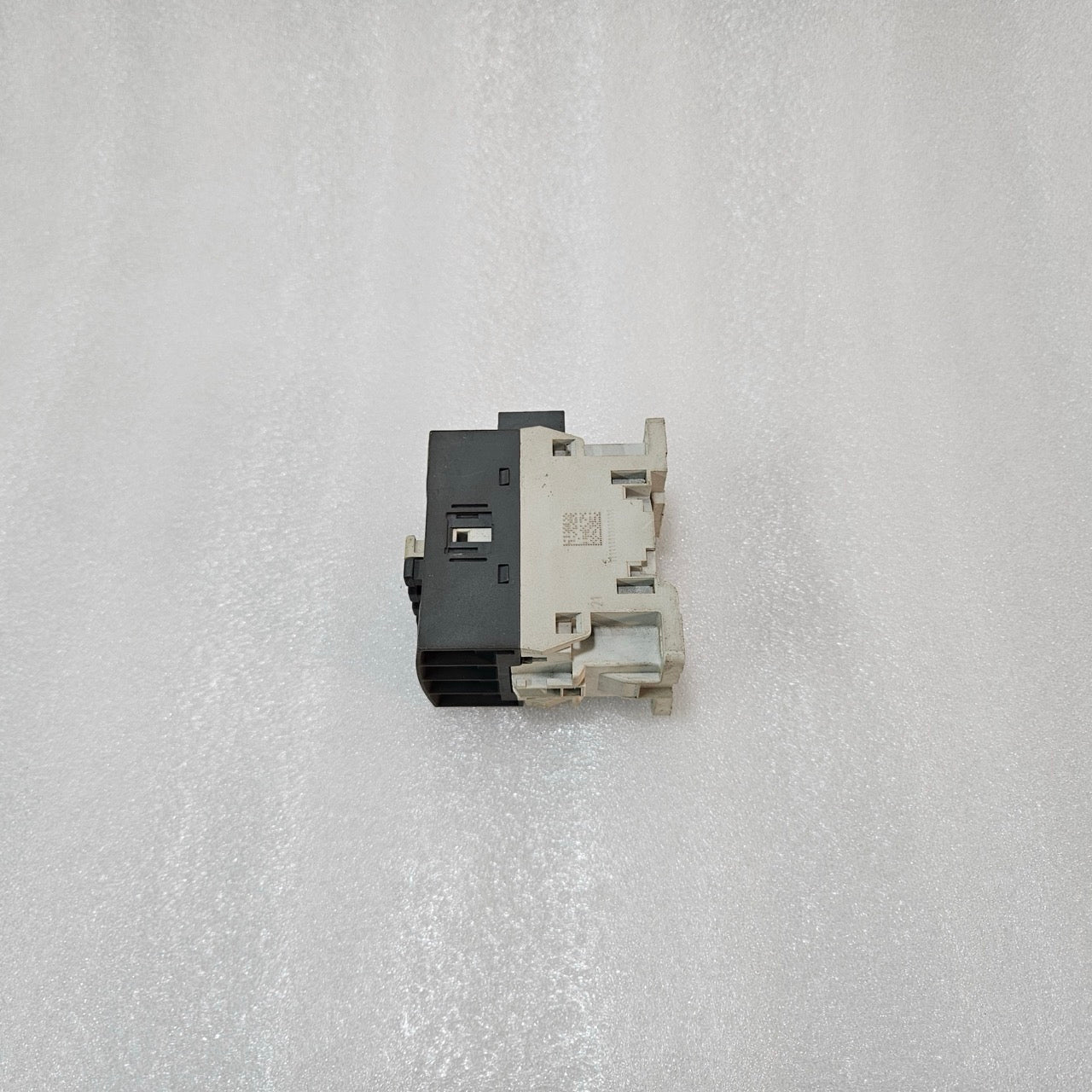 ABB AF09Z-30-10-21 CONTACTOR | 3 POLE 9A | 1NO AUXILIARY | 24-60V AC/DC COIL