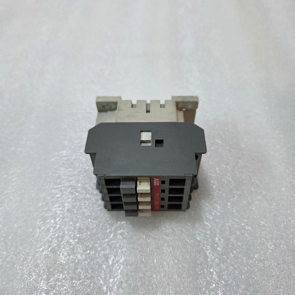 ABB A12-30-10 CONTACTOR 3 POLE 27A AC-3 5.5KW 400V COIL 230V AC INDUSTRIAL MOTOR