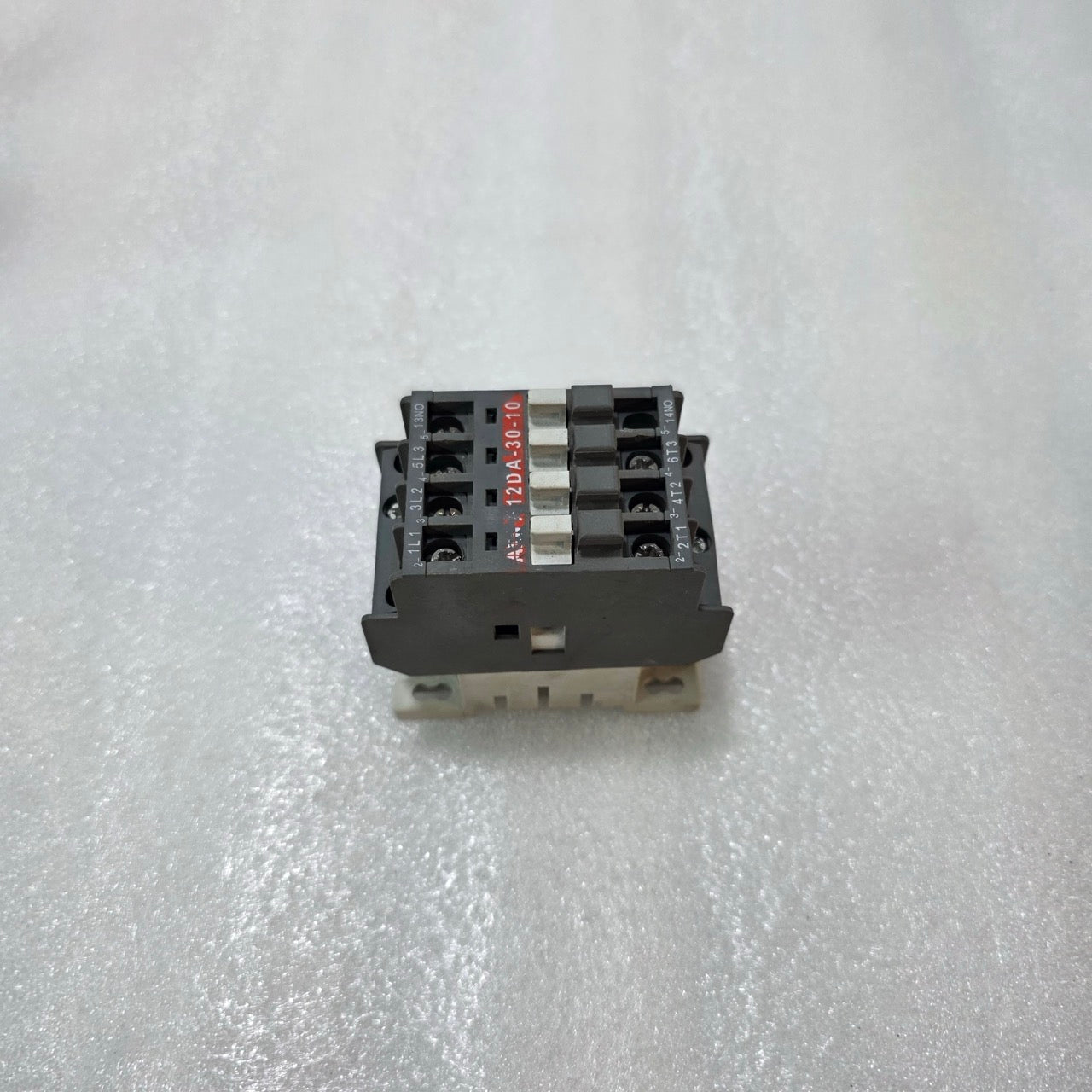 ABB A12DA-30-10 CONTACTOR 3 POLE 25A AC-3 5.5KW 400V COIL 200-220V