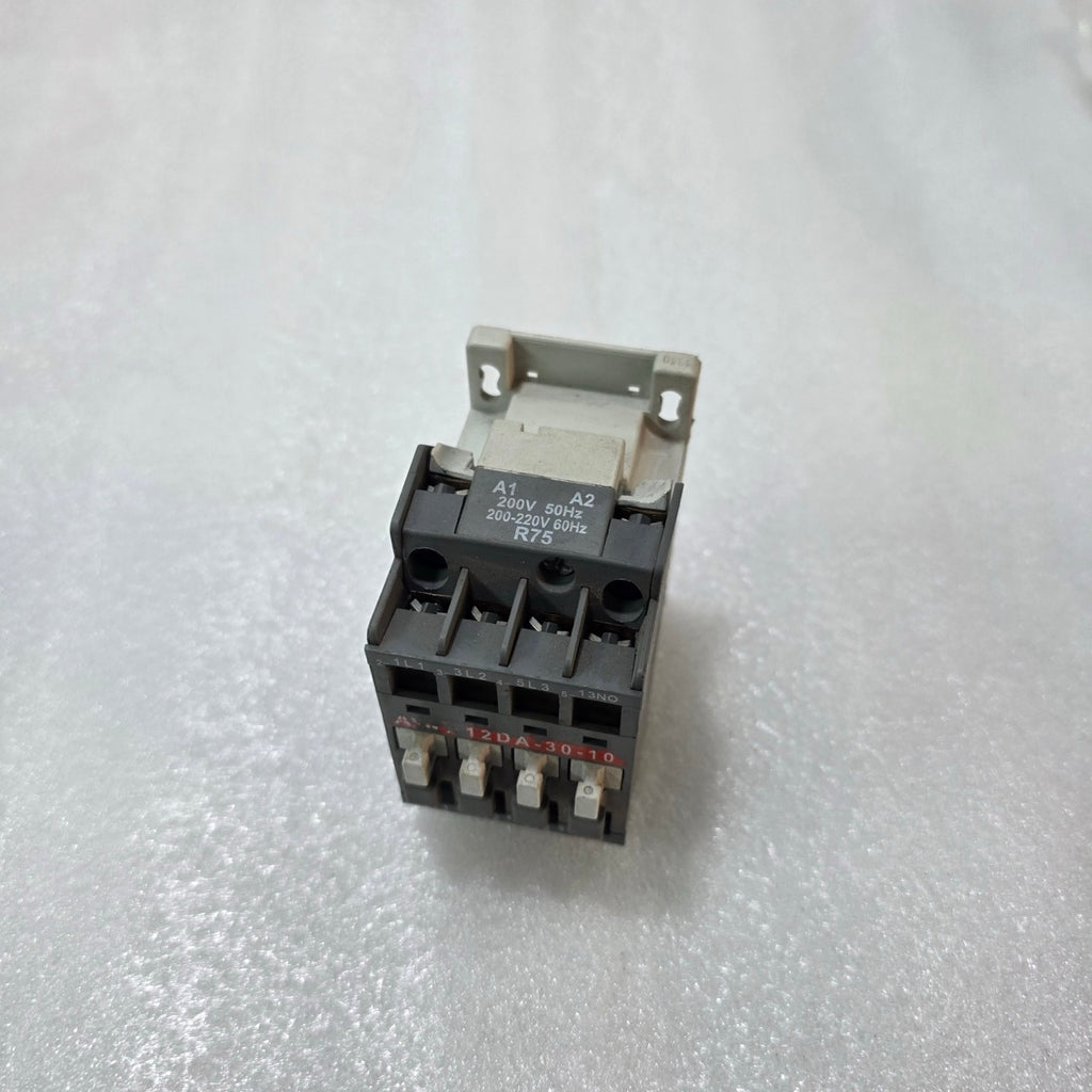ABB A12DA-30-10 CONTACTOR 3 POLE 25A AC-3 5.5KW 400V COIL 200-220V