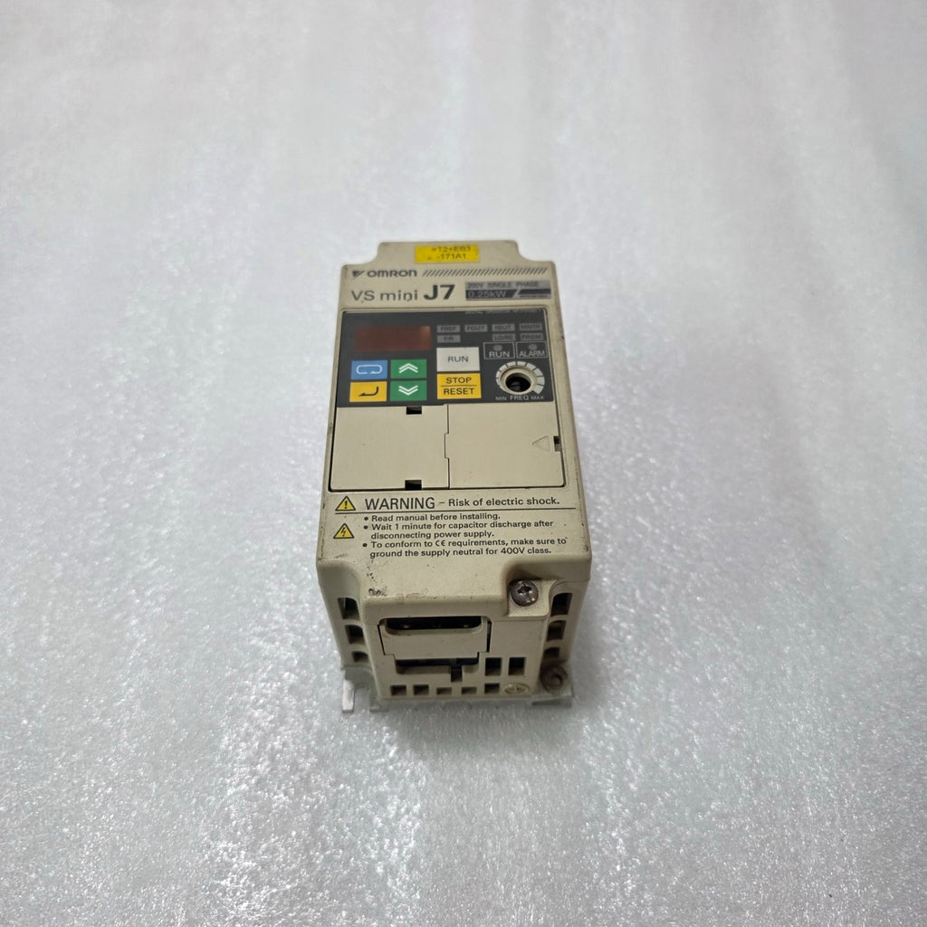 YASKAWA CIMR-J7AZB0P2 INVERTER DRIVE 200-240V 1 PHASE TO 3 PHASE 0.6KVA VFD