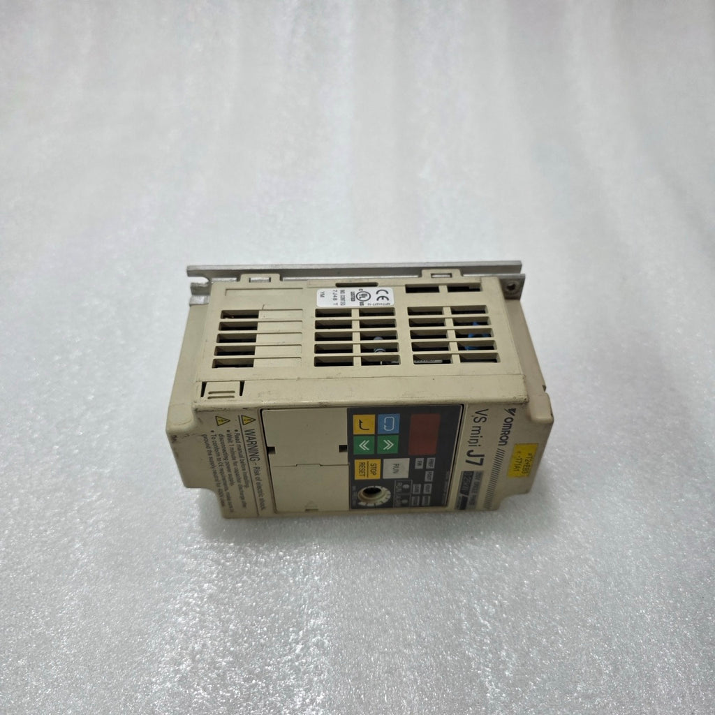 YASKAWA CIMR-J7AZB0P2 INVERTER DRIVE 200-240V 1 PHASE TO 3 PHASE 0.6KVA VFD