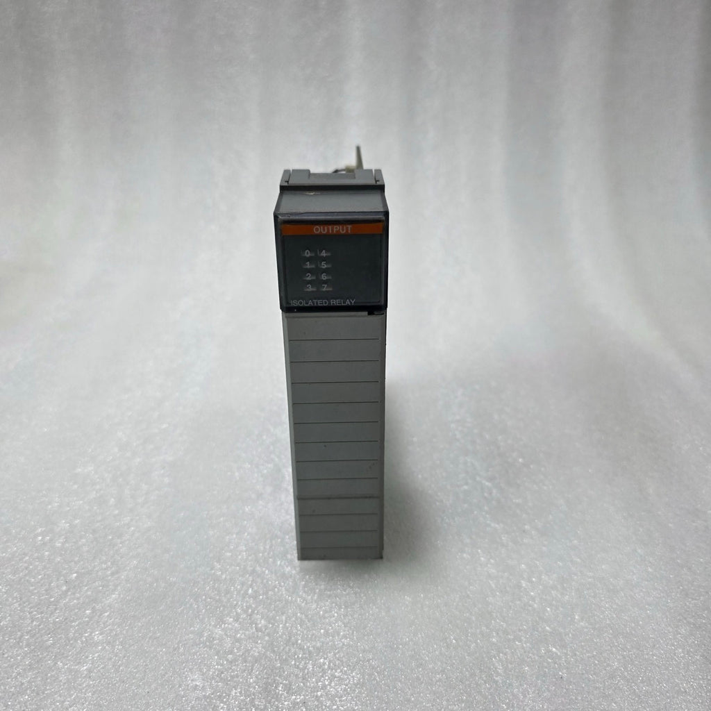 ALLEN-BRADLEY SLC 500 OUTPUT MODULE 1746-OX8 SERIES A DIGITAL OUTPUT PLC MODULE