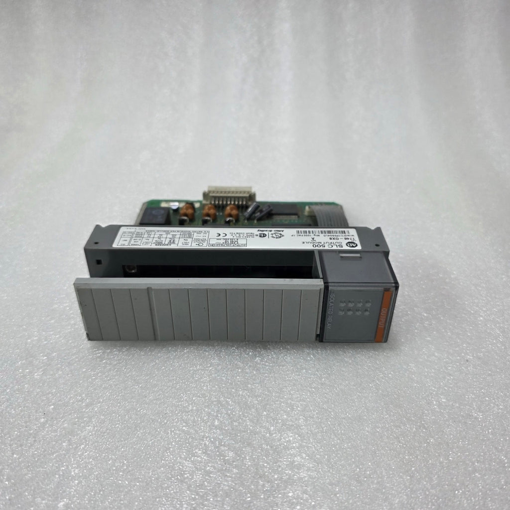 ALLEN-BRADLEY SLC 500 OUTPUT MODULE 1746-OX8 SERIES A DIGITAL OUTPUT PLC MODULE