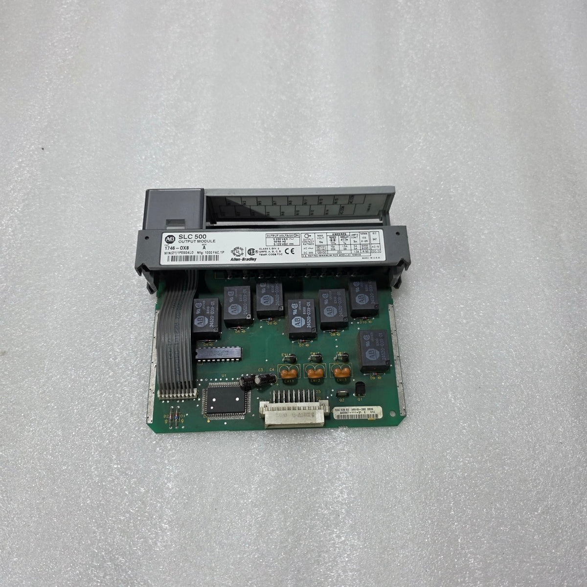 ALLEN-BRADLEY SLC 500 OUTPUT MODULE 1746-OX8 SERIES A DIGITAL OUTPUT PLC MODULE