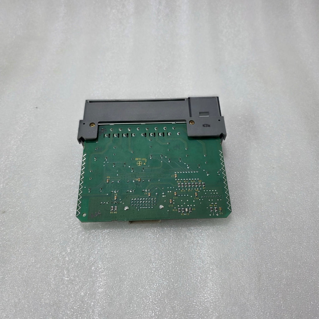 ALLEN-BRADLEY SLC 500 OUTPUT MODULE 1746-OX8 SERIES A DIGITAL OUTPUT PLC MODULE