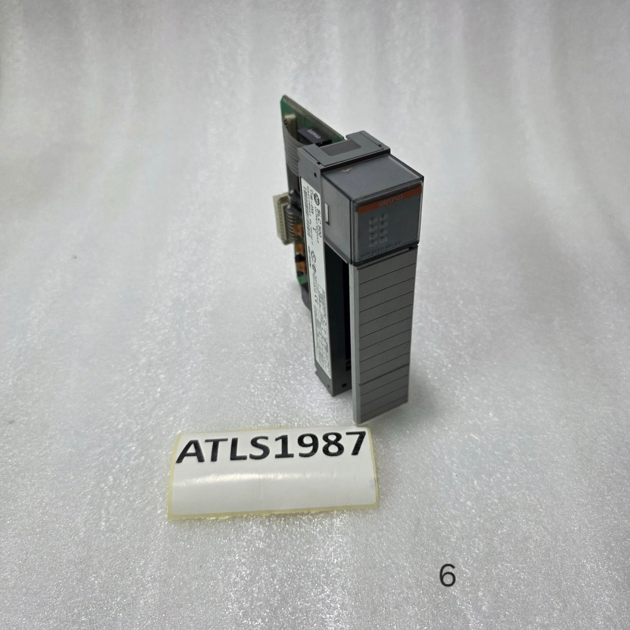 ALLEN-BRADLEY SLC 500 OUTPUT MODULE 1746-OX8 SERIES A DIGITAL OUTPUT PLC MODULE