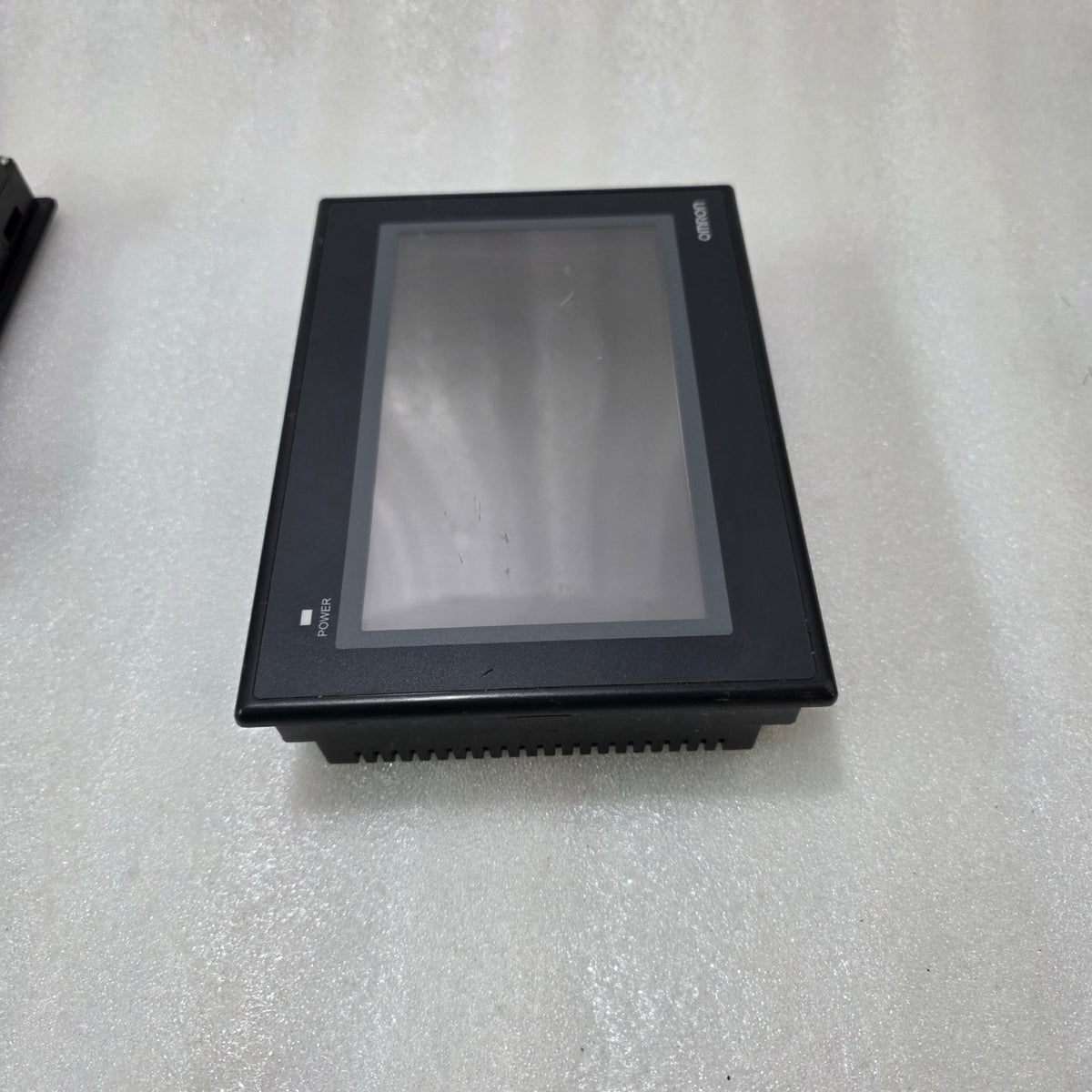 OMRON NB7W-TW00B HMI INTERACTIVE DISPLAY – 7” TOUCH PANEL 24V DC MICNOR SCRACH