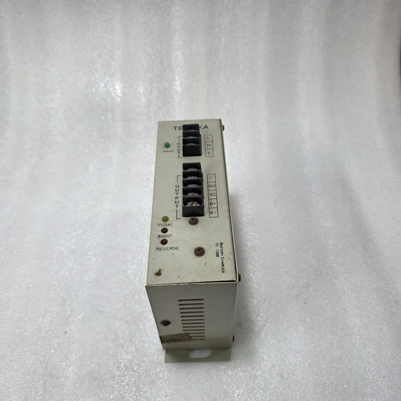 TEKNIKA TE 1202 BATTERY CHARGER 12V DC 10A OUTPUT, 165–265V AC INPUT, INDUSTRIAL