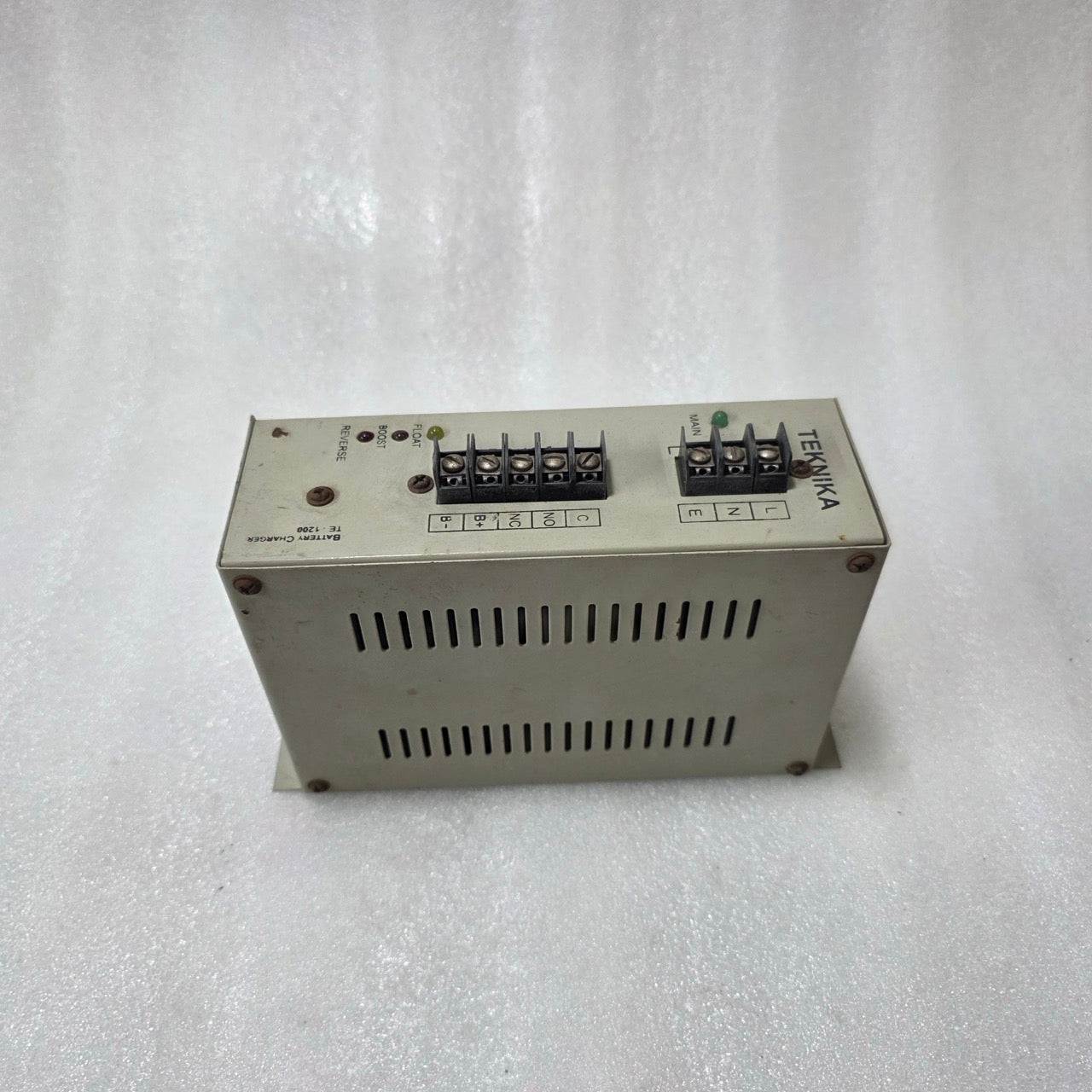 TEKNIKA TE 1202 BATTERY CHARGER 12V DC 10A OUTPUT, 165–265V AC INPUT, INDUSTRIAL