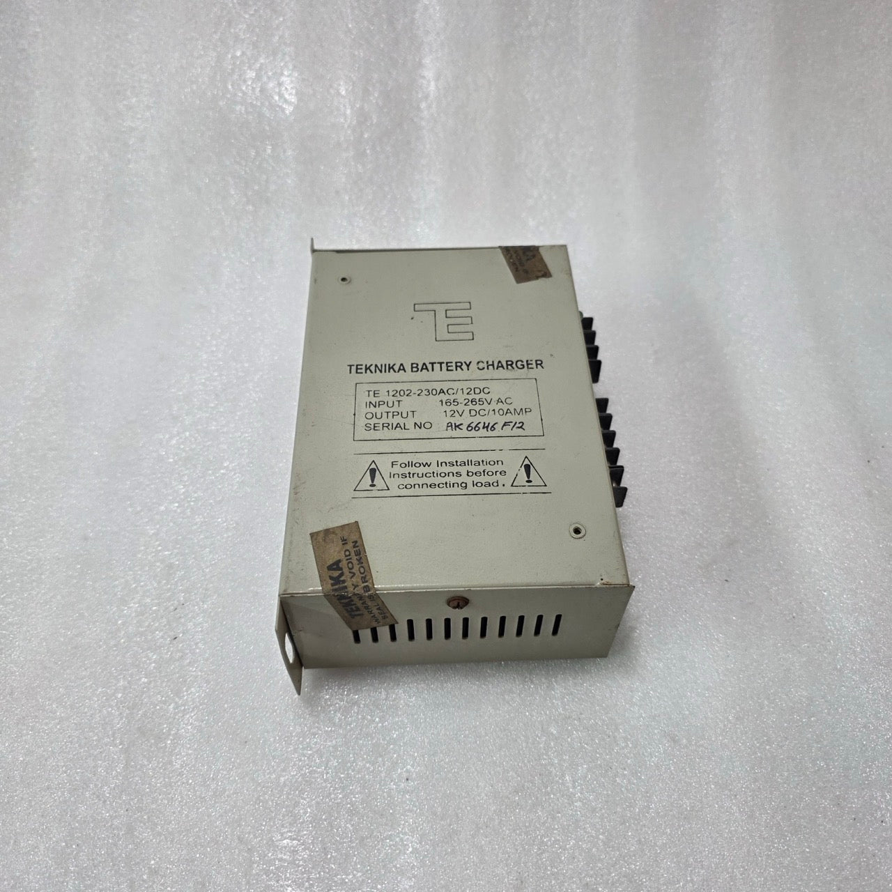 TEKNIKA TE 1202 BATTERY CHARGER 12V DC 10A OUTPUT, 165–265V AC INPUT, INDUSTRIAL